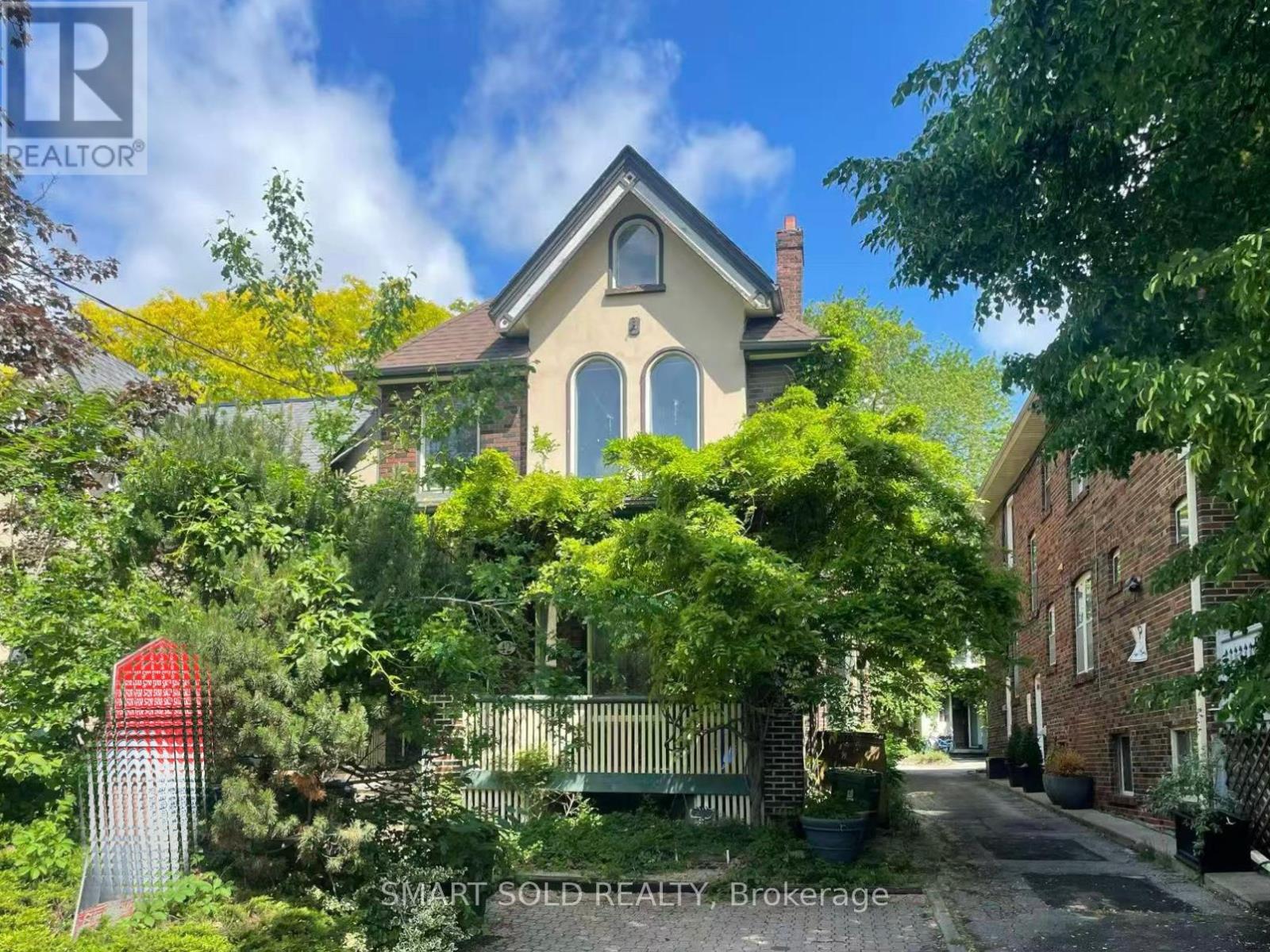 MLS® listing #29828915 for sale located at 42 AMELIA STREET