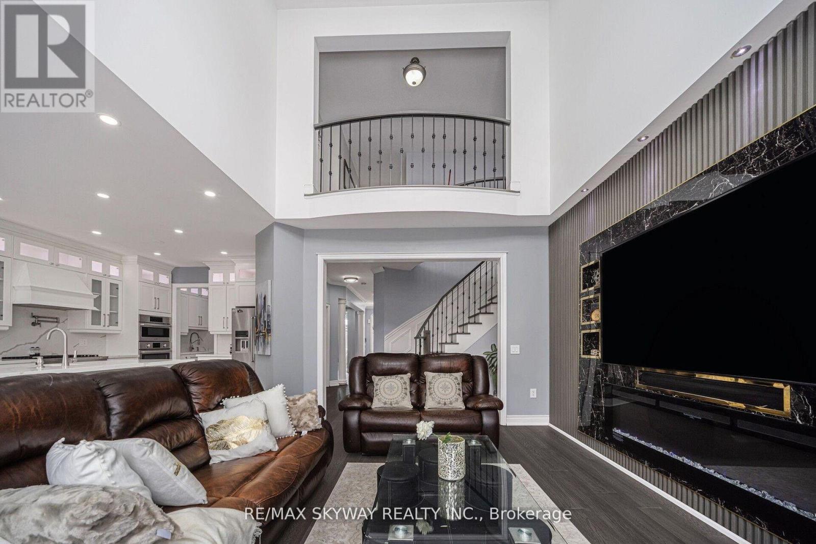 MLS® listing #29829132 for sale located at 44 EAGLESPRINGS CRESCENT