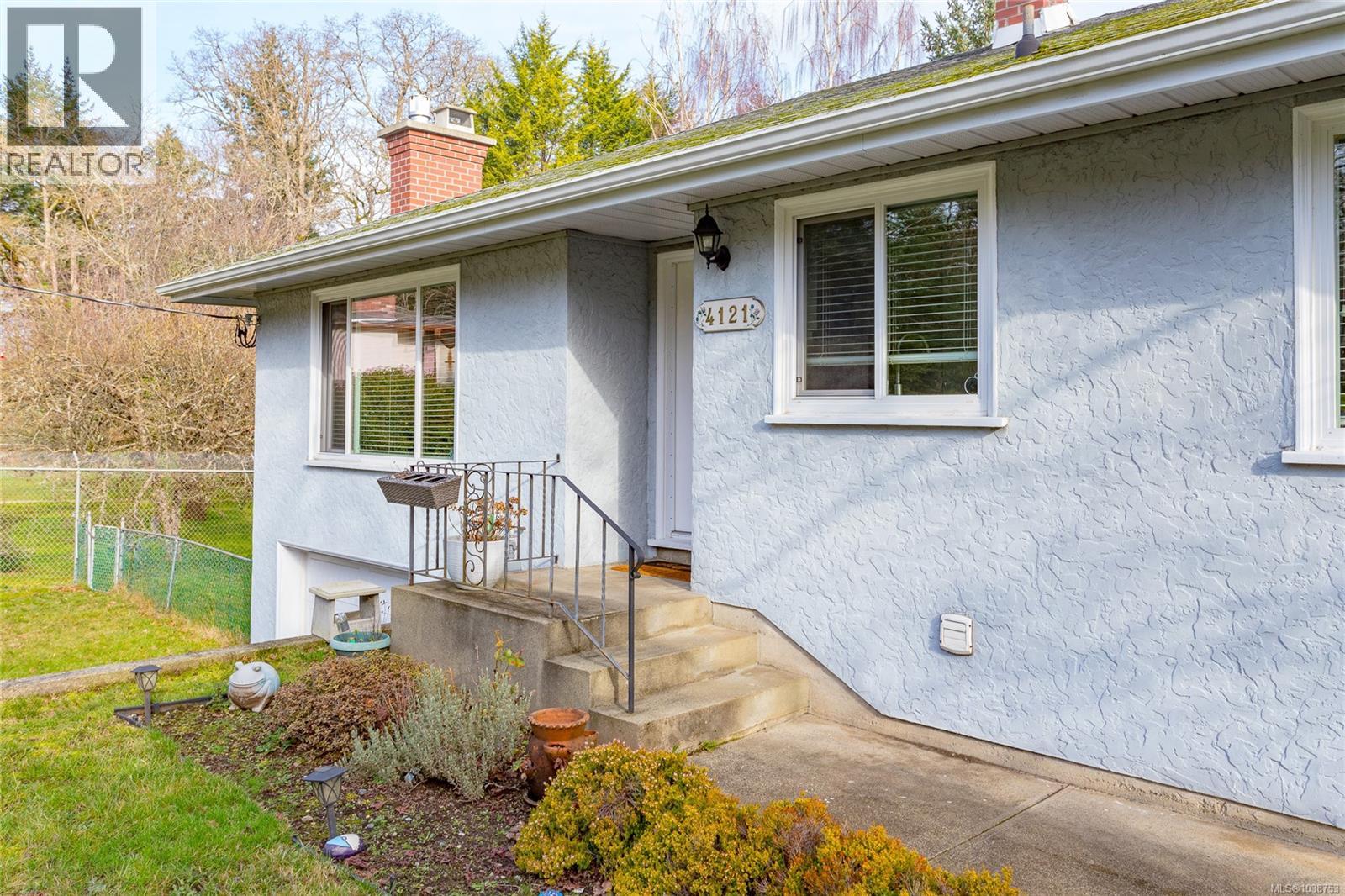 MLS® listing #29829162 for sale located at 4121 Quadra St