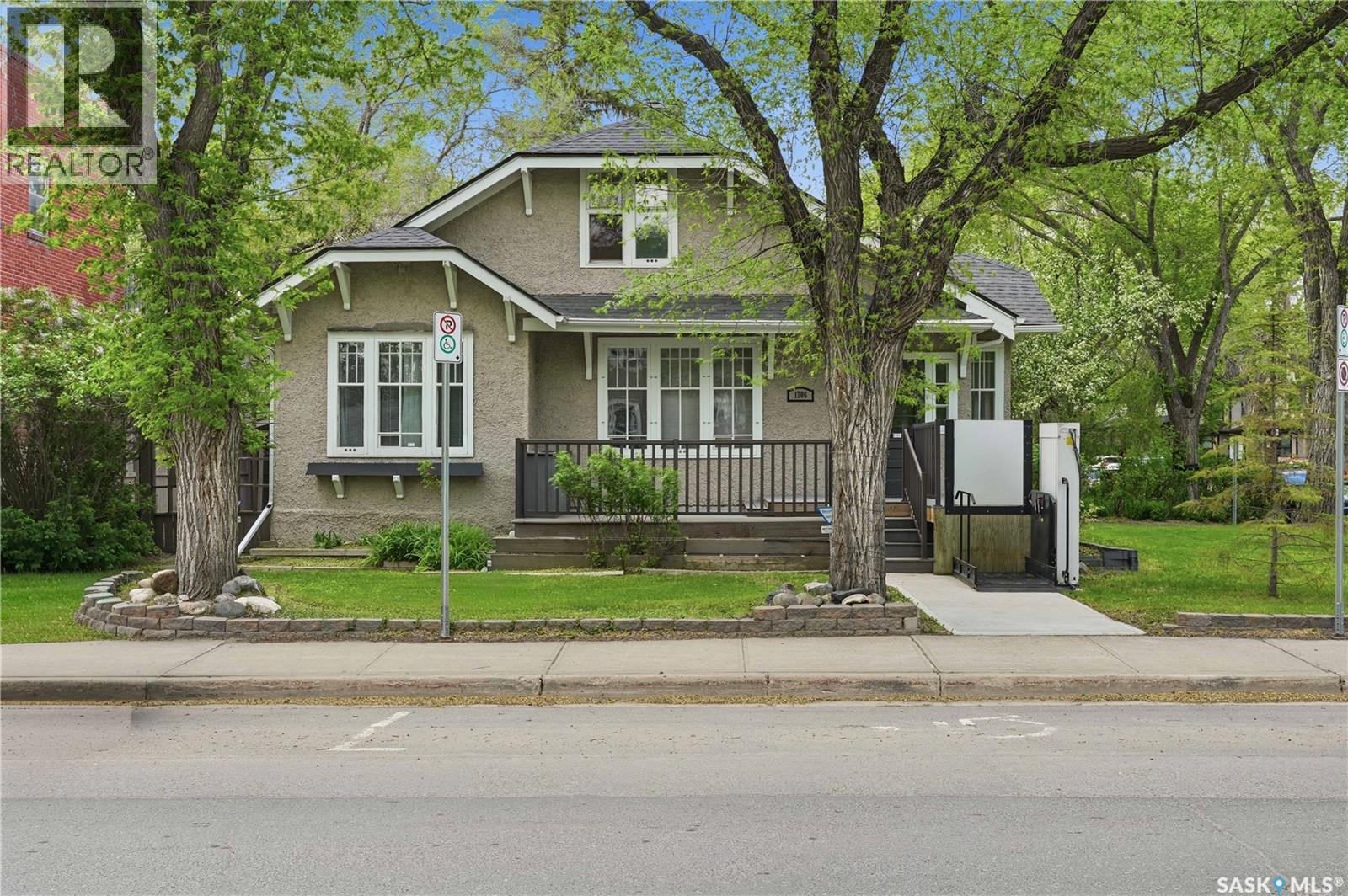 MLS® listing #29829340 for sale located at 1706 15th AVENUE