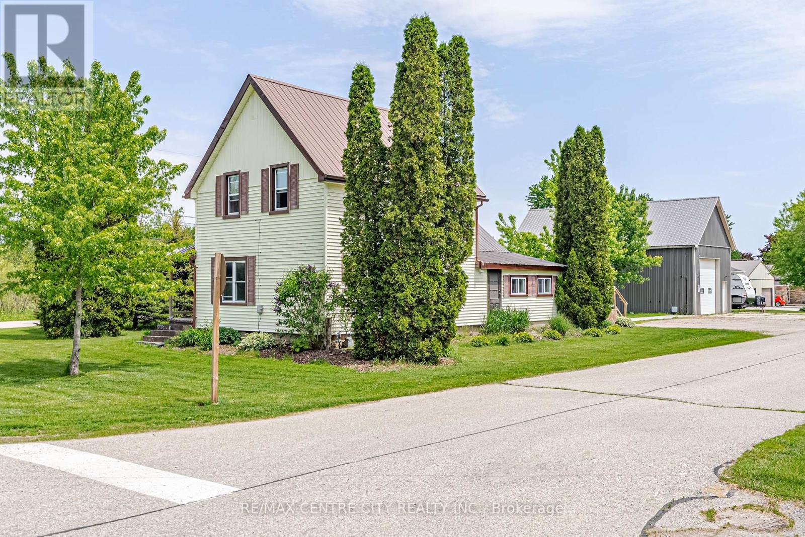MLS® listing #29829509 for sale located at 11812 SUPERIOR STREET