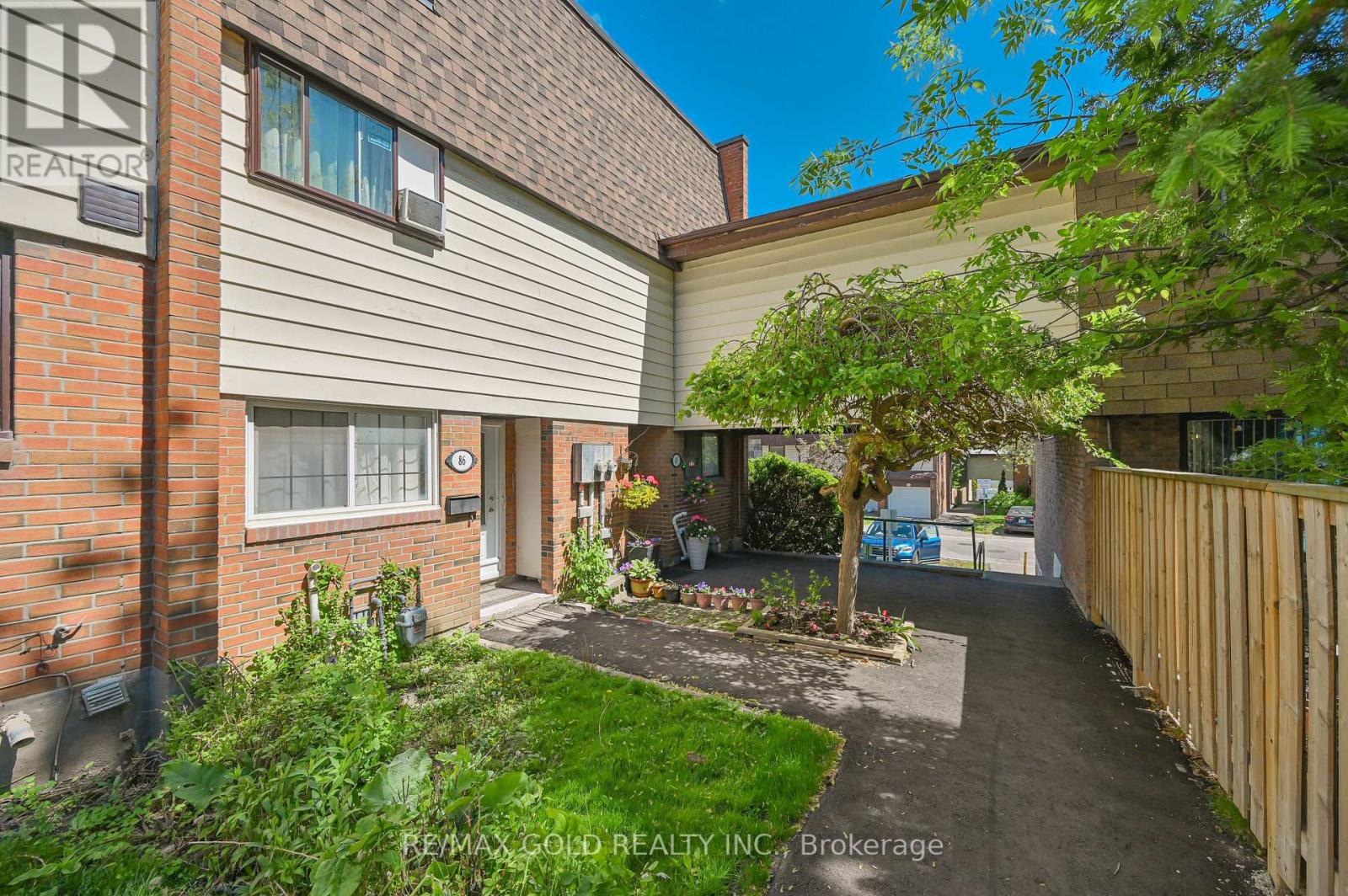 MLS® listing #29829573 for sale located at 87 - 180 MISSISSAUGA VALLEY BOULEVARD