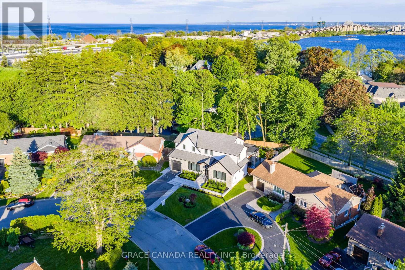 MLS® listing #29829720 for sale located at 527 ONEIDA DRIVE