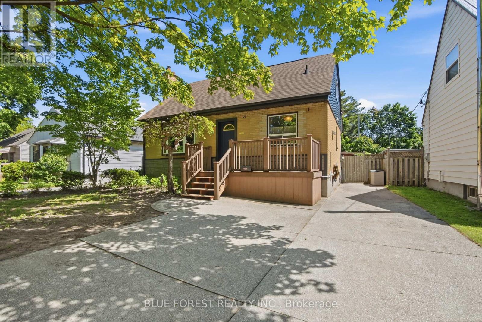 MLS® listing #29830246 for sale located at 48 HEATHER CRESCENT