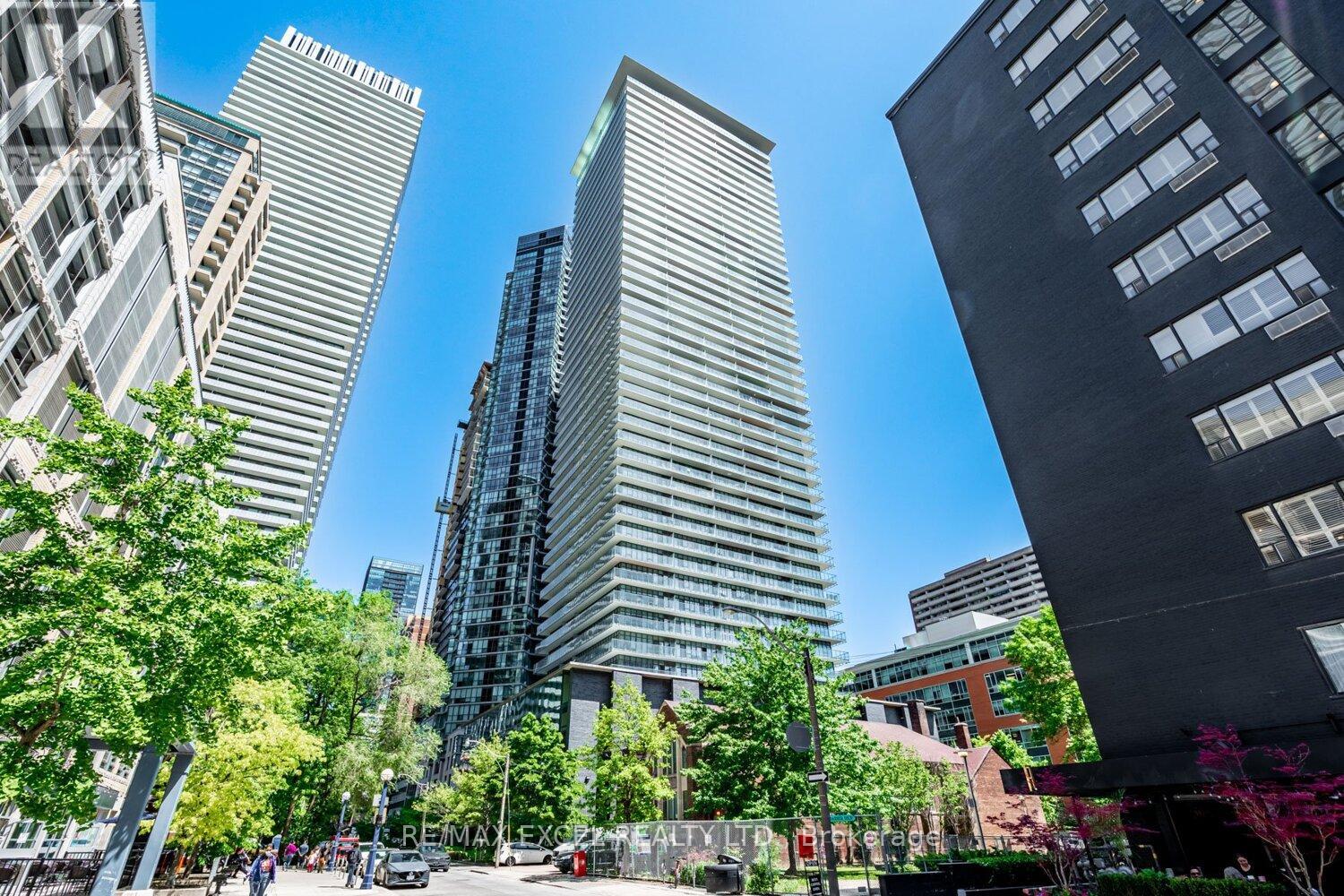 MLS® listing #29830249 for sale located at 3709 - 33 CHARLES STREET E