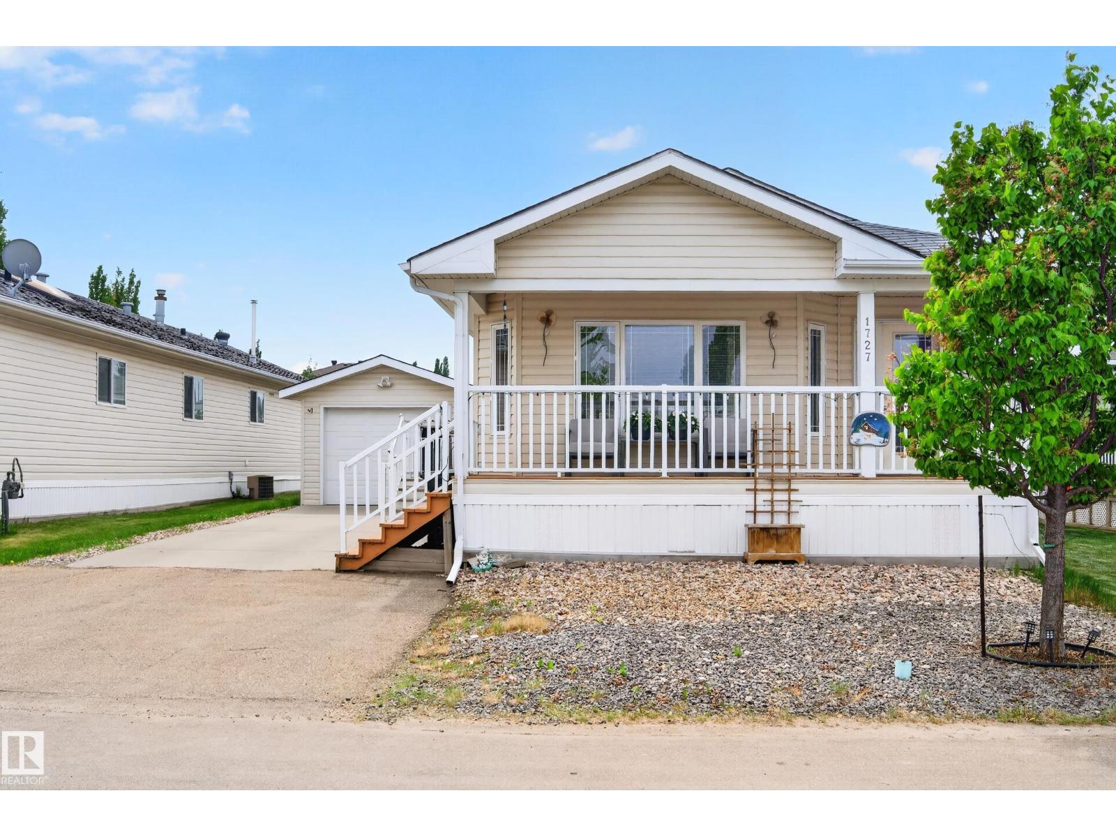 MLS® listing #29830621 for sale located at 1727 Jubilee LO