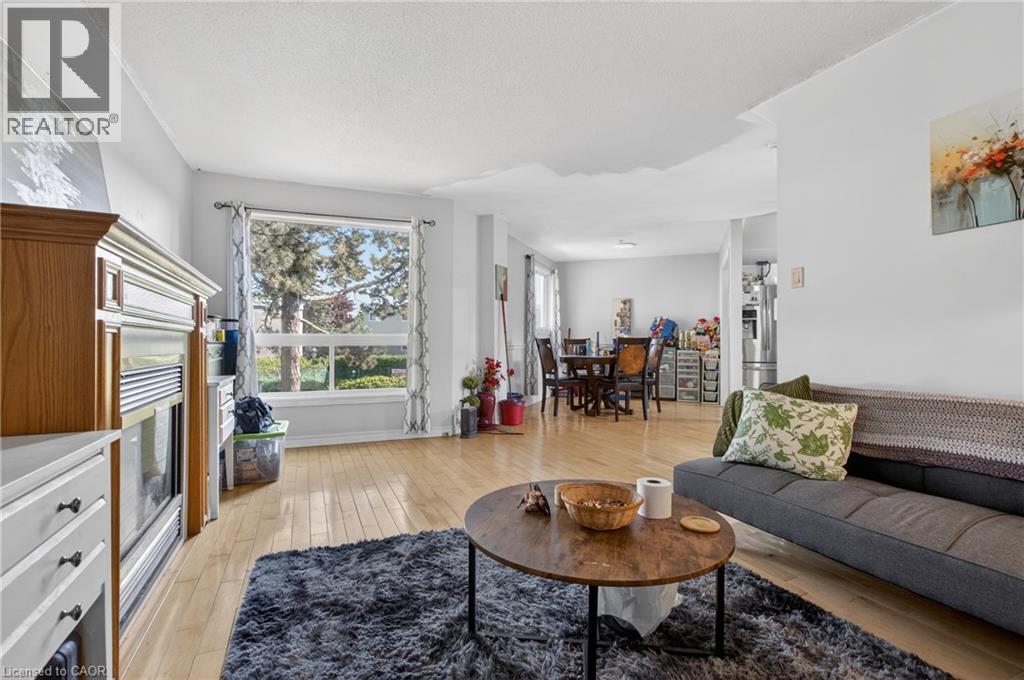 MLS® listing #29831049 for sale located at 60 ELMSDALE Drive Unit# 37