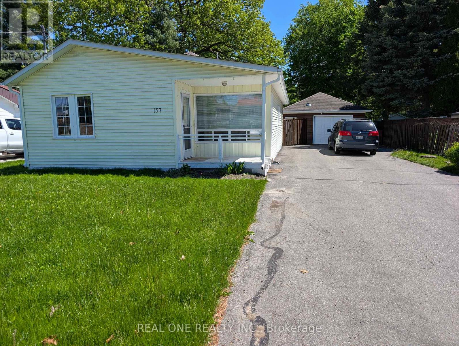 MLS® listing #29831259 for sale located at 157 BESSBOROUGH DRIVE