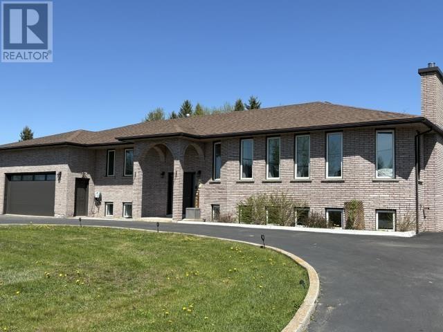 MLS® listing #29832546 for sale located at 3306 Fairview AVE