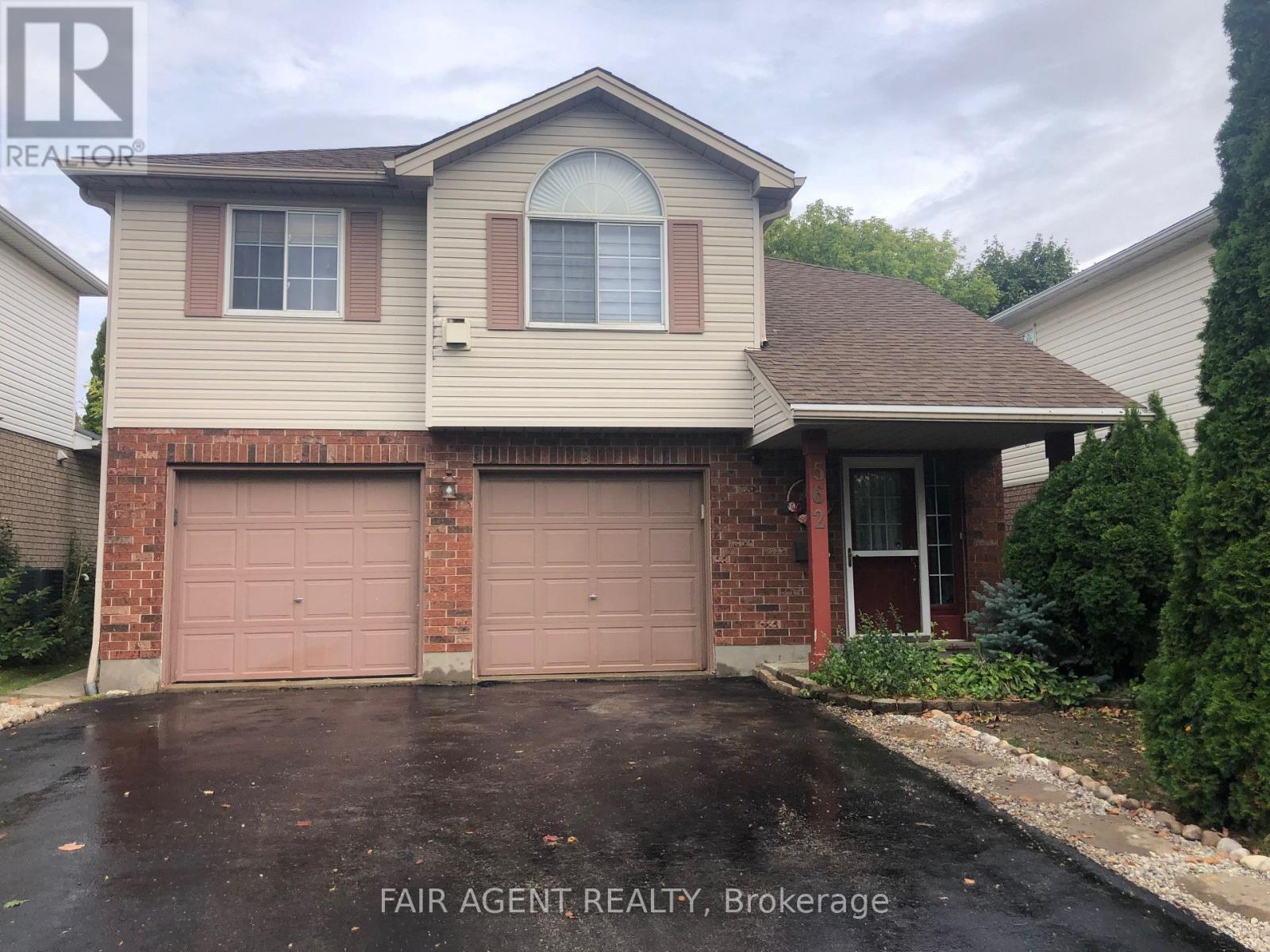 MLS® listing #29832679 for sale located at 562 ERINBROOK DRIVE