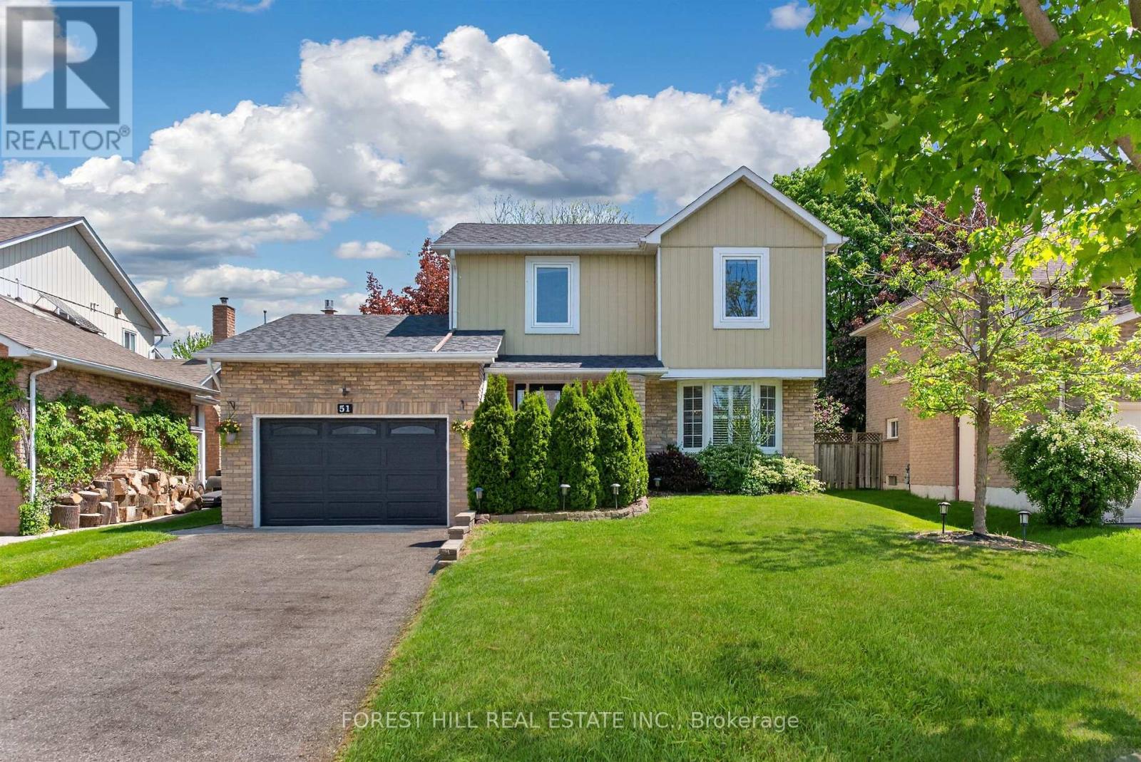MLS® listing #29833461 for sale located at 51 WINSTON CRESCENT