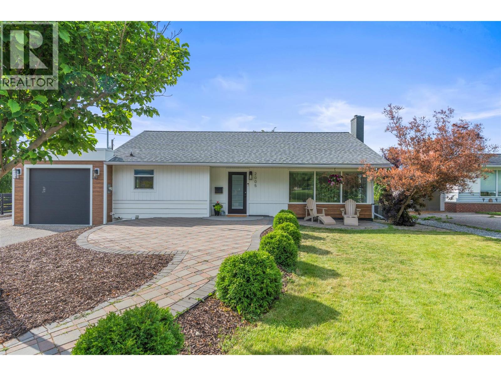 MLS® listing #29833808 for sale located at 2005 28 Crescent