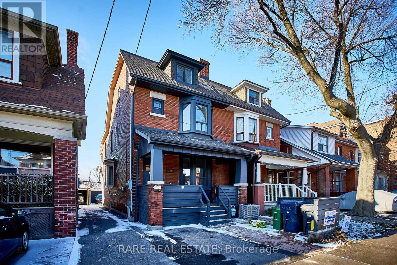 MLS® listing #29834660 for sale located at 216 OAKWOOD AVENUE