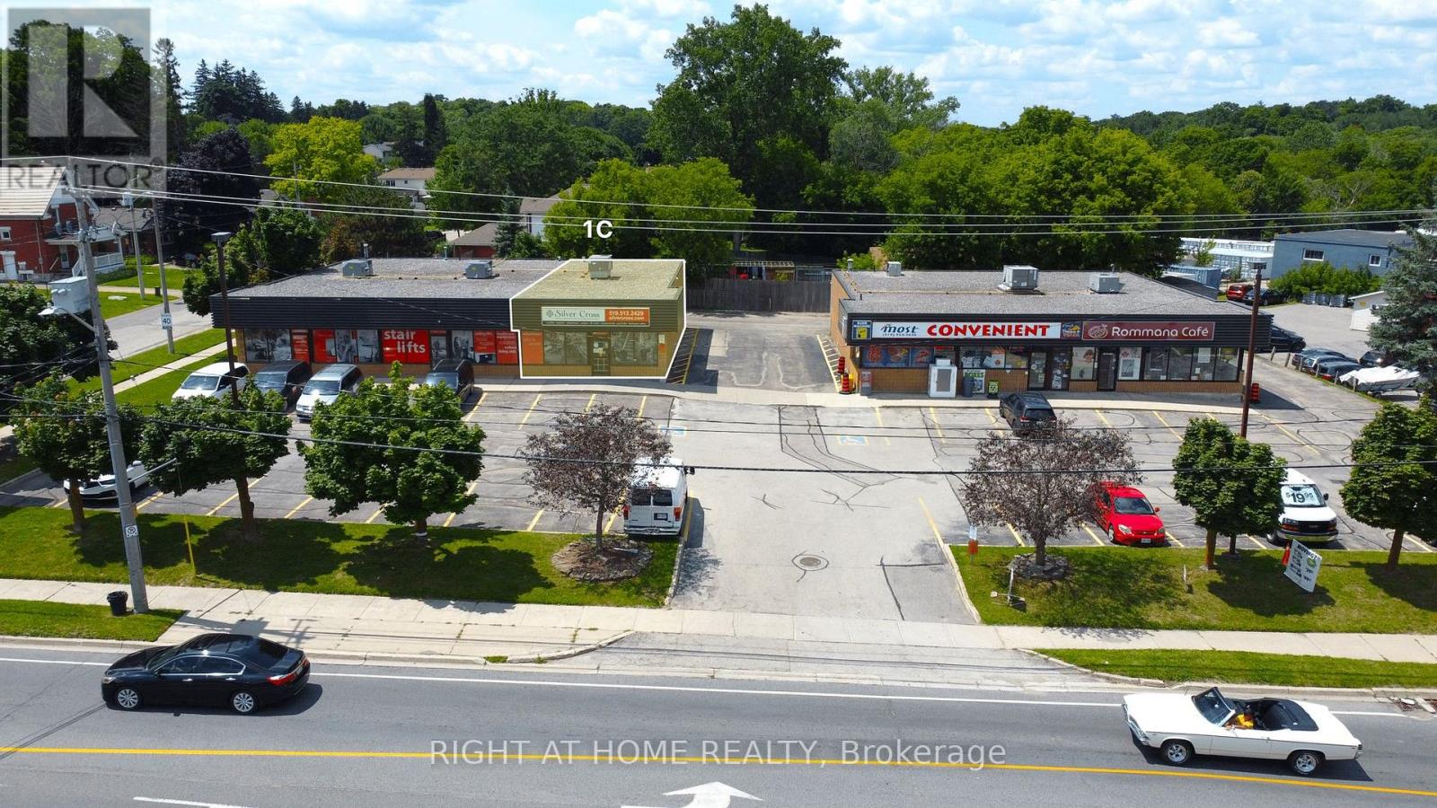 MLS® listing #29835637 for sale located at 1C - 569 LANCASTER STREET W