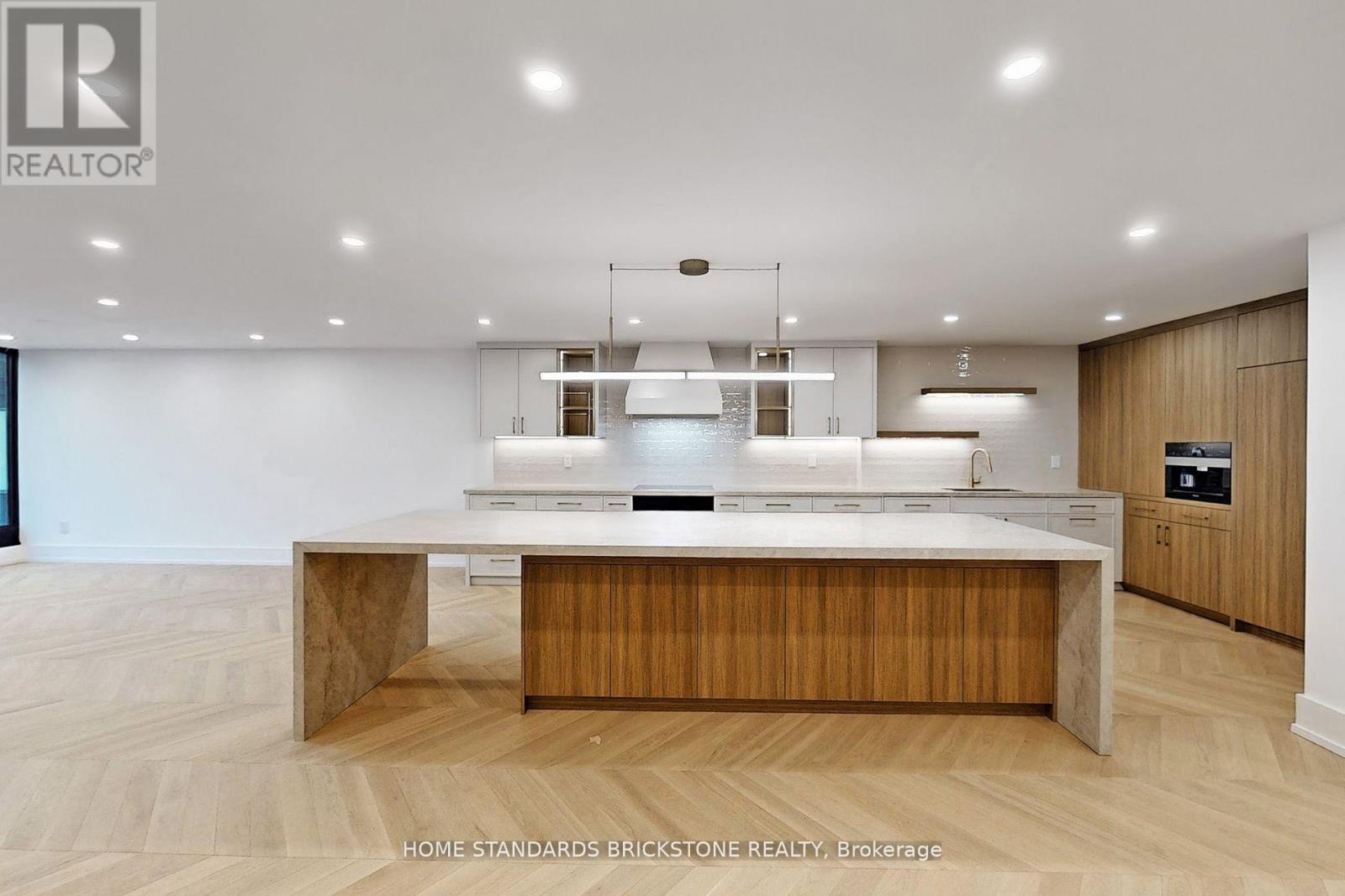 MLS® listing #29835947 for sale located at 1009 - 110 BLOOR STREET W