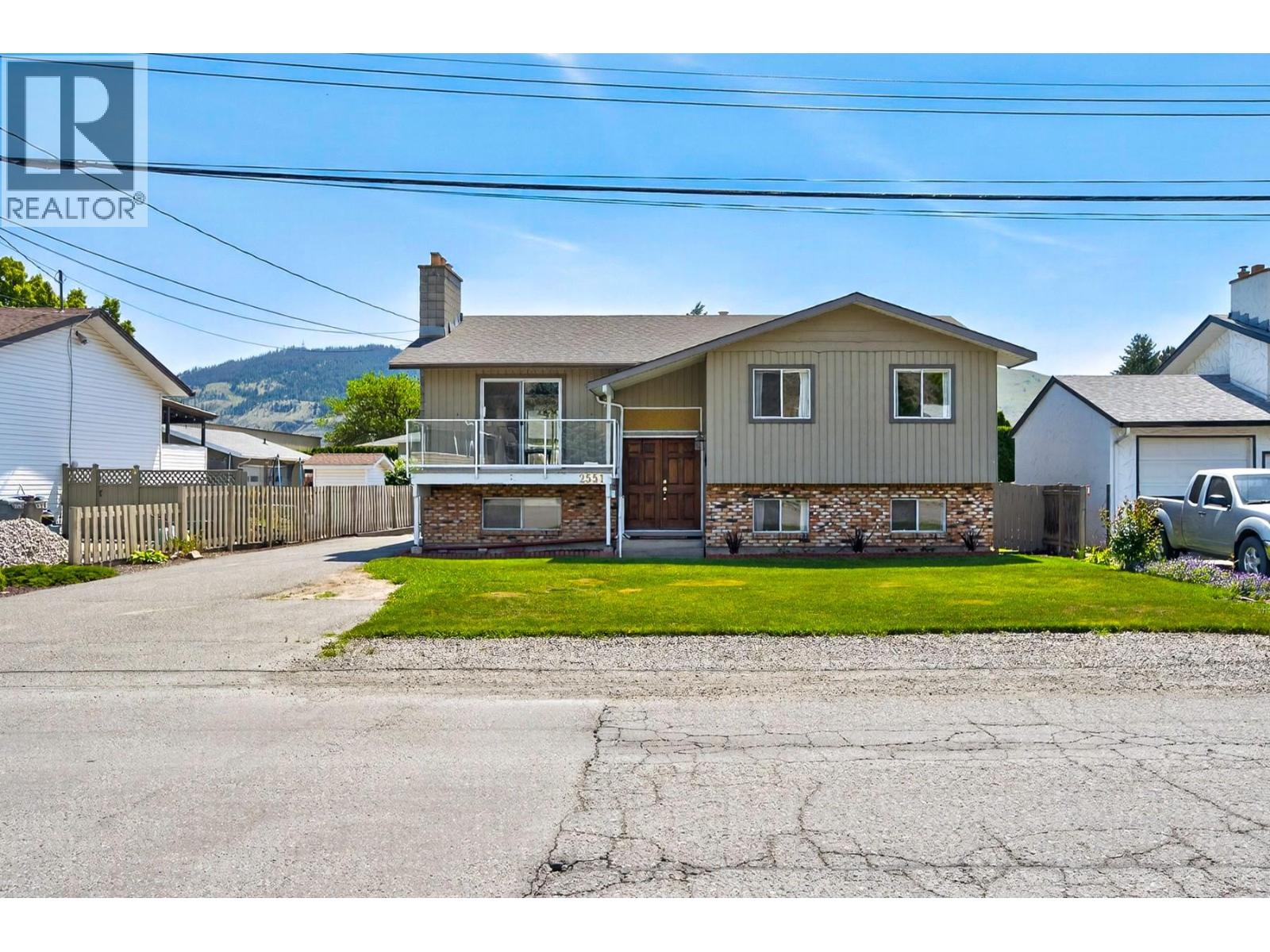 MLS® listing #29836841 for sale located at 2551 Parkcrest Avenue