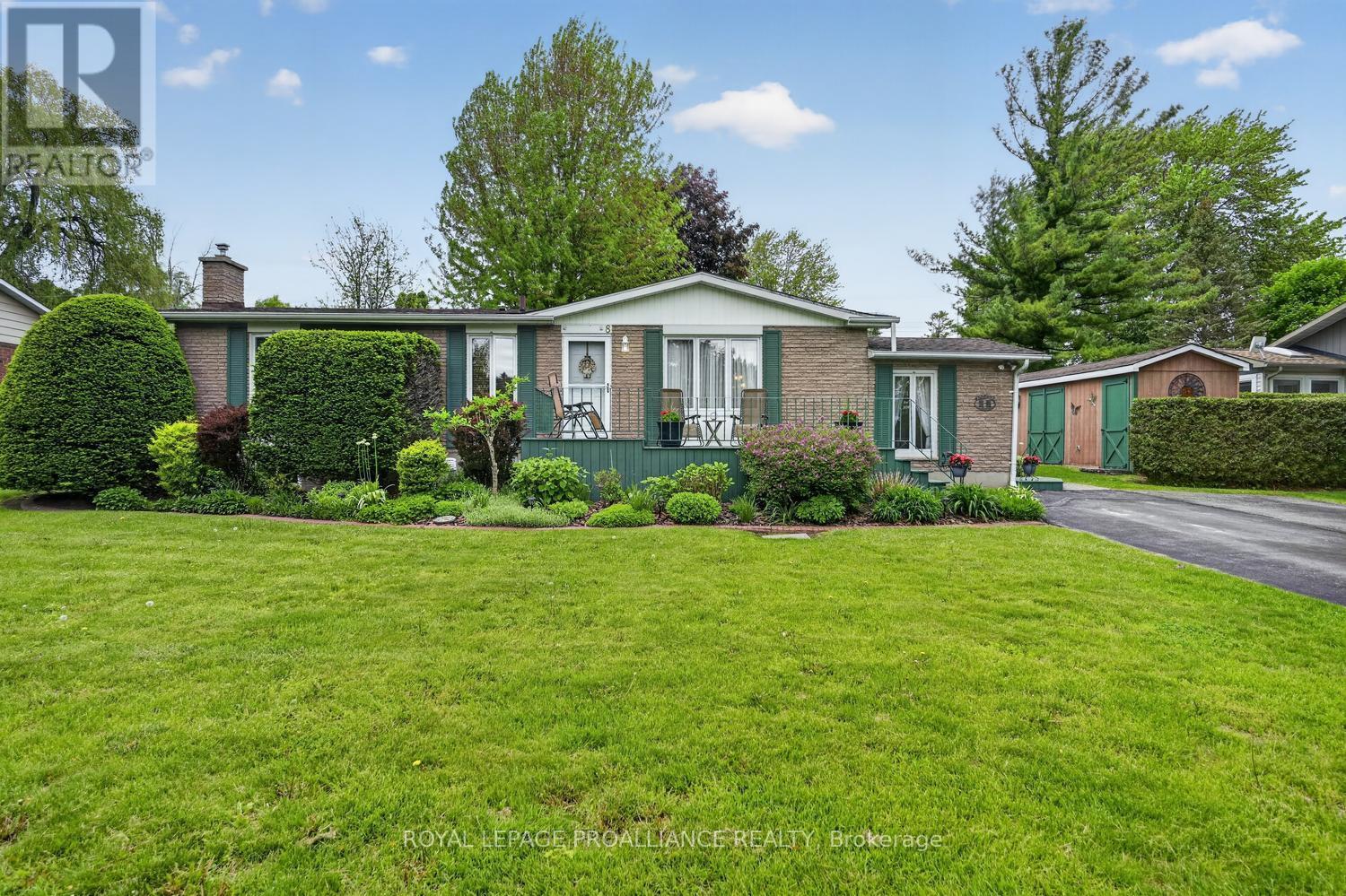 MLS® listing #29838016 for sale located at 8 BERNARD CRESCENT