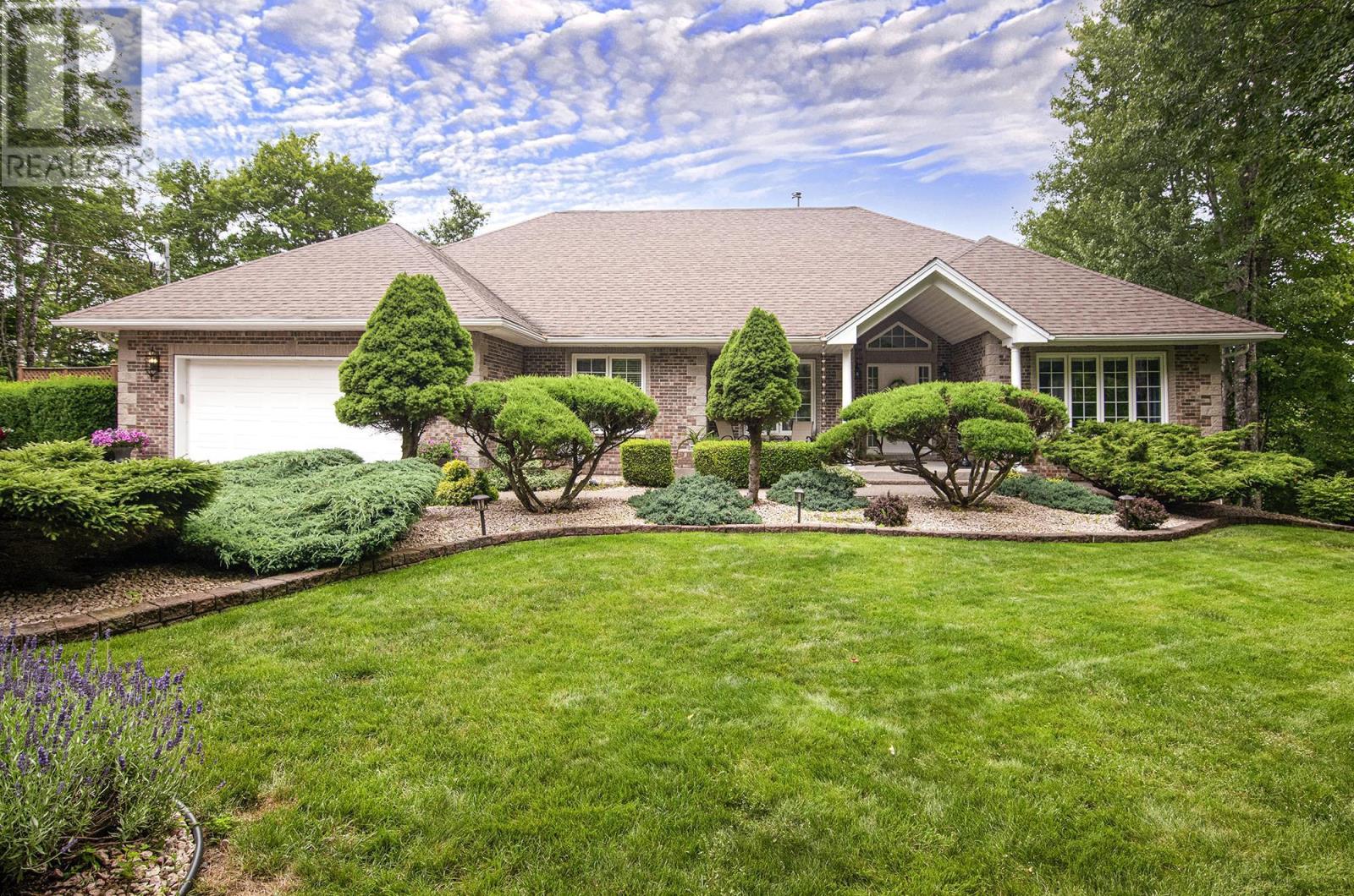 MLS® listing #29838341 for sale located at 182 Thompson Run