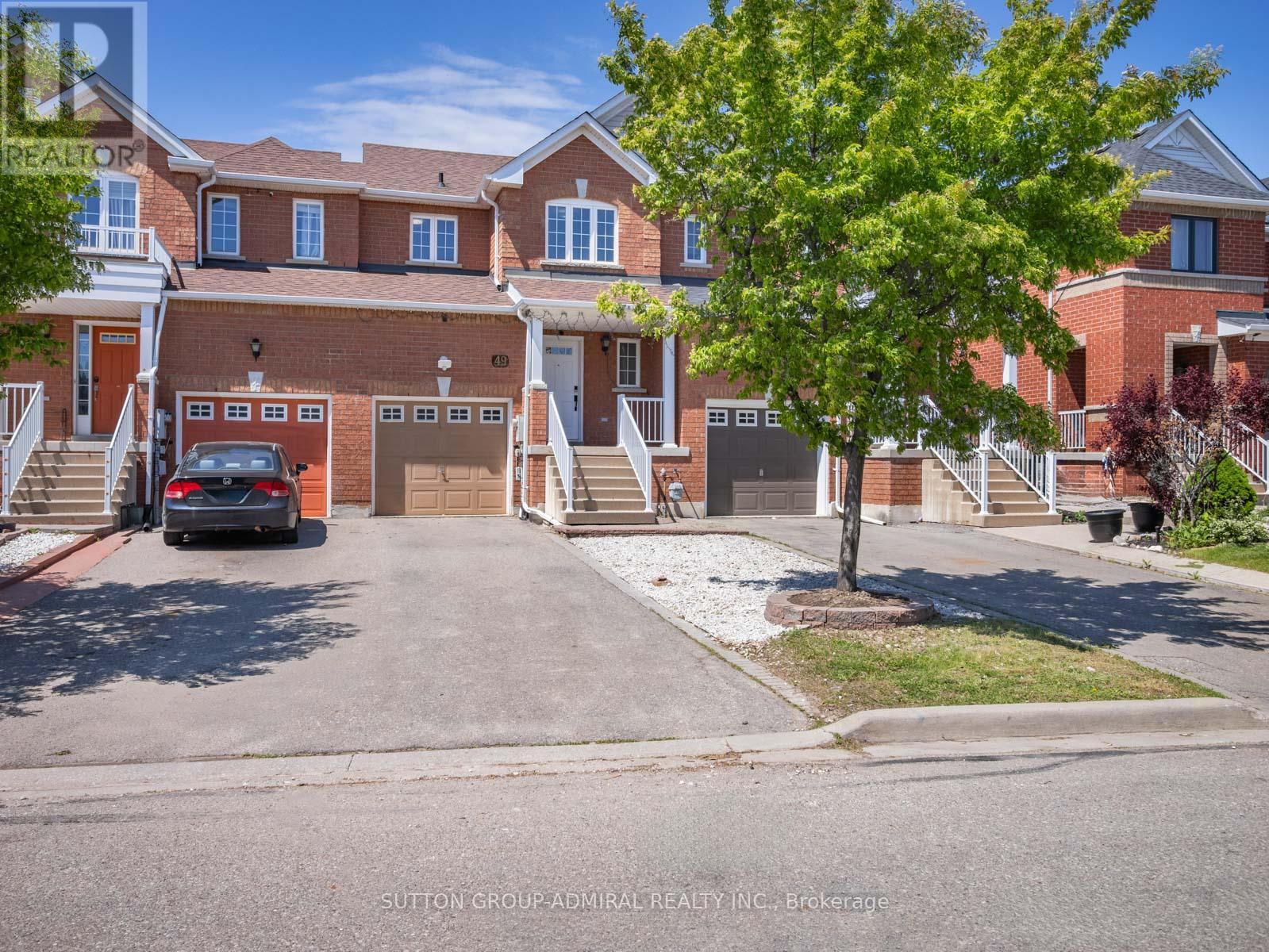 MLS® listing #29838536 for sale located at 49 LINDENSHIRE AVENUE