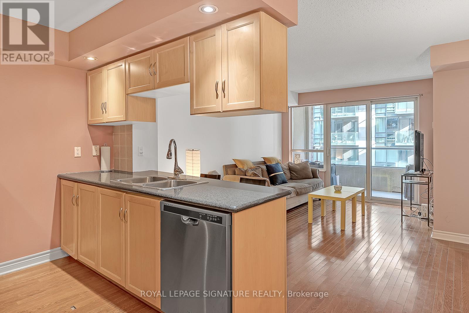 MLS® listing #29838649 for sale located at 710 - 270 WELLINGTON STREET W