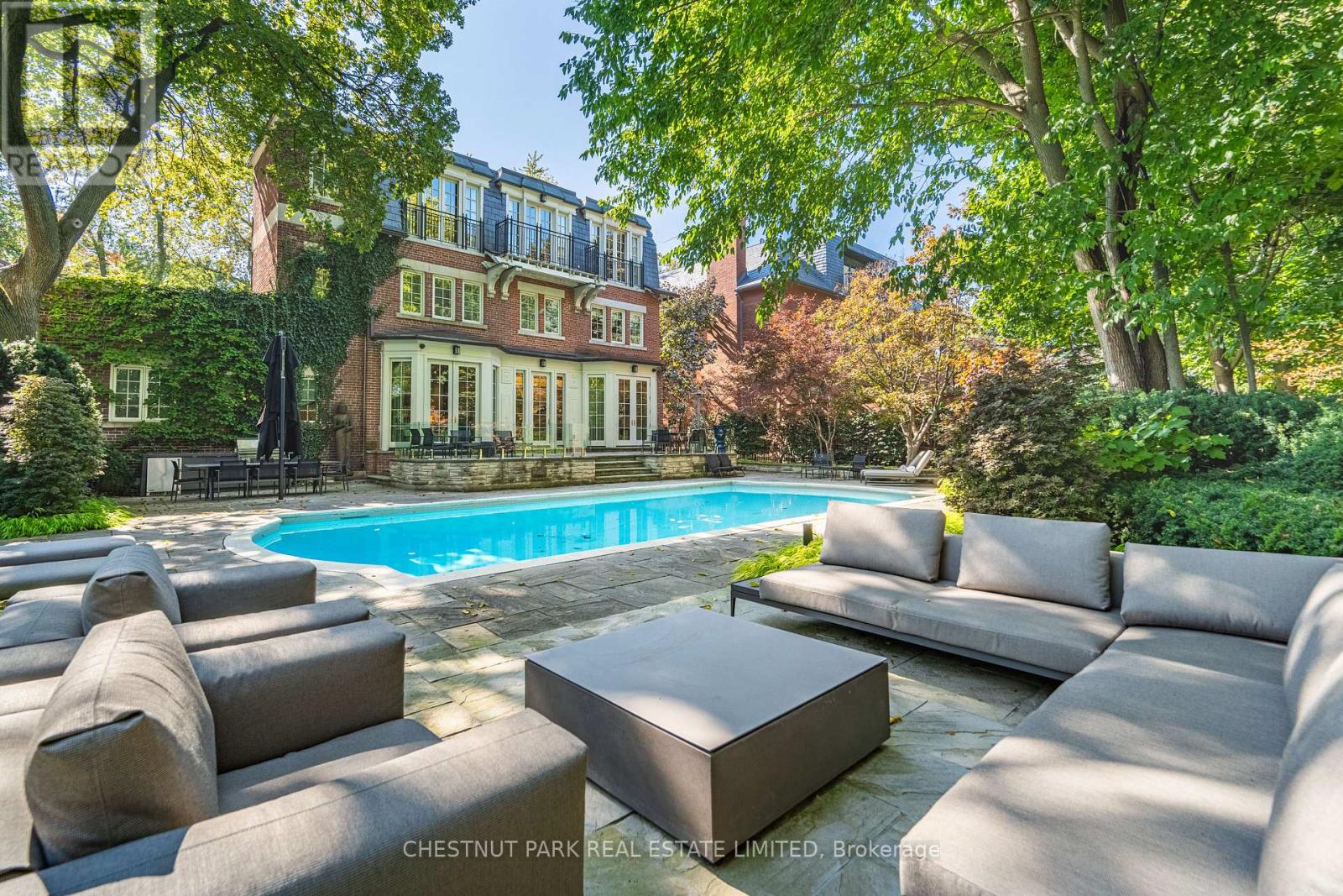 MLS® listing #29839492 for sale located at 82 CHESTNUT PARK ROAD