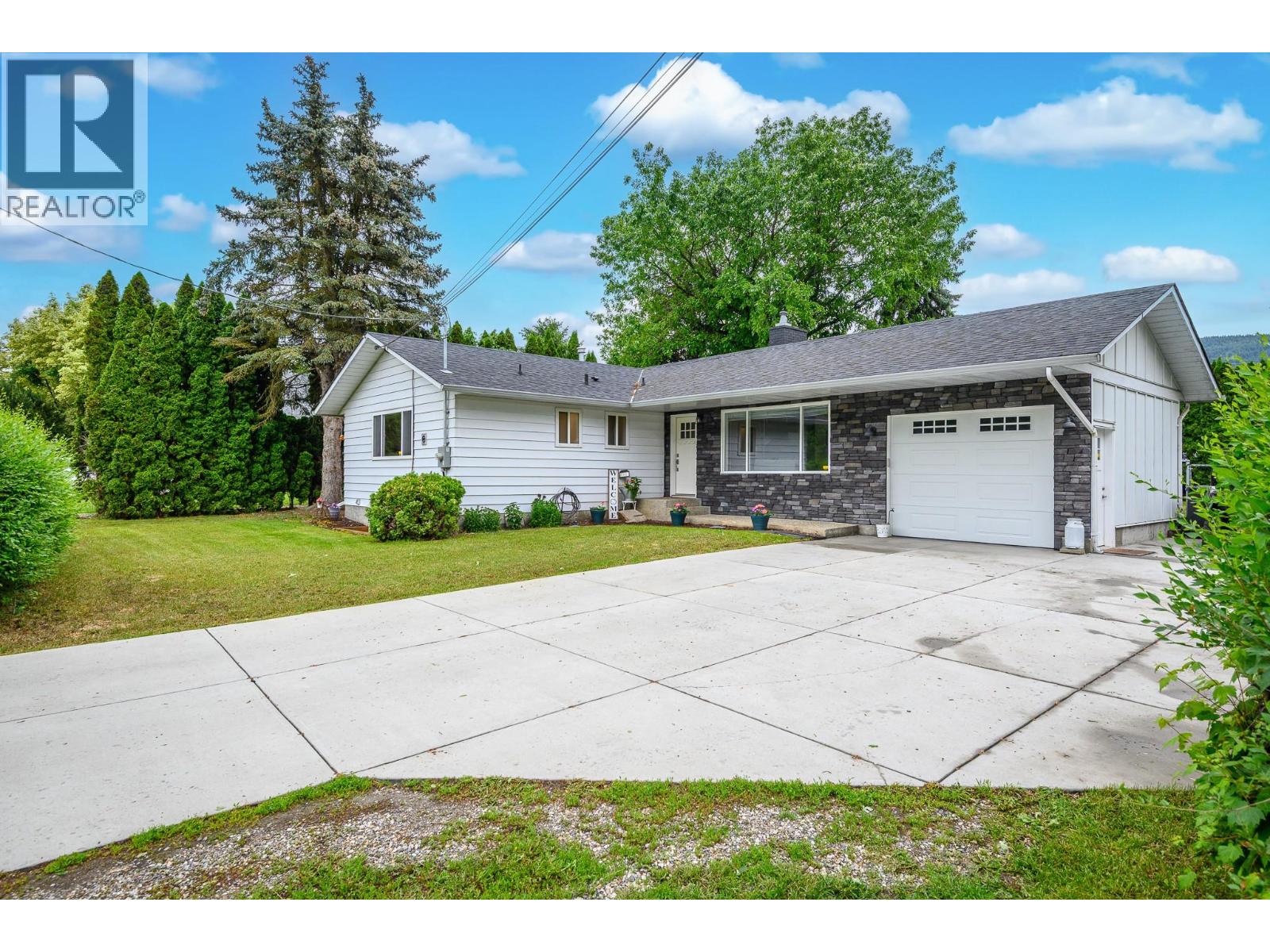MLS® listing #29839940 for sale located at 6596 Lavington Way