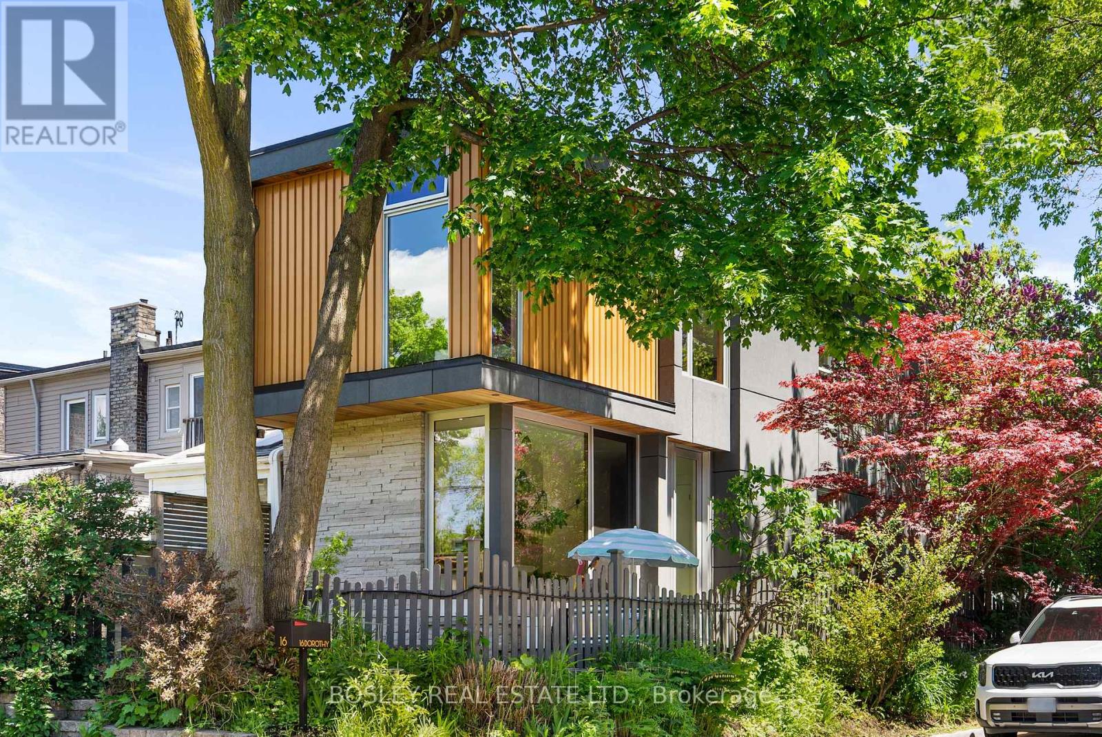 MLS® listing #29840226 for sale located at 16 DOROTHY STREET