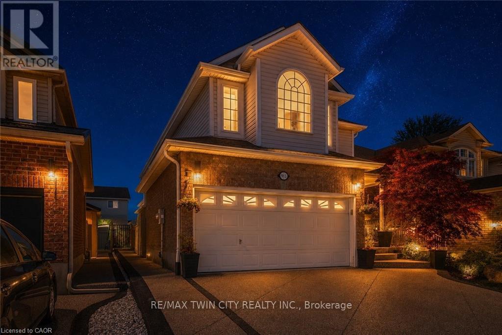 MLS® listing #29841586 for sale located at 913 COPPER LEAF CRESCENT