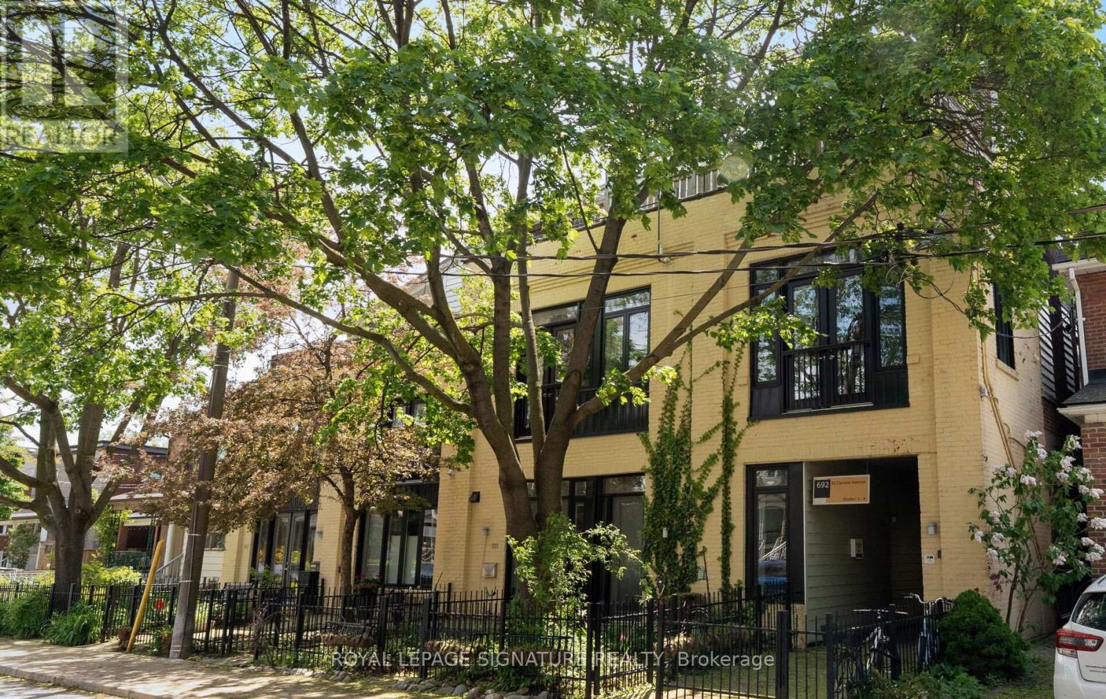 MLS® listing #29841742 for sale located at 7 - 692 ST. CLARENS AVENUE