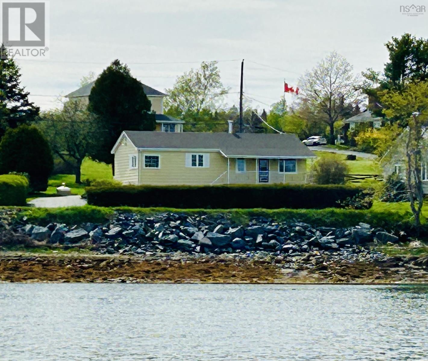 MLS® listing #29843693 for sale located at 698 OAKLAND Road