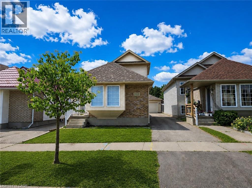 MLS® listing #29844247 for sale located at 390 WAKE ROBIN Crescent