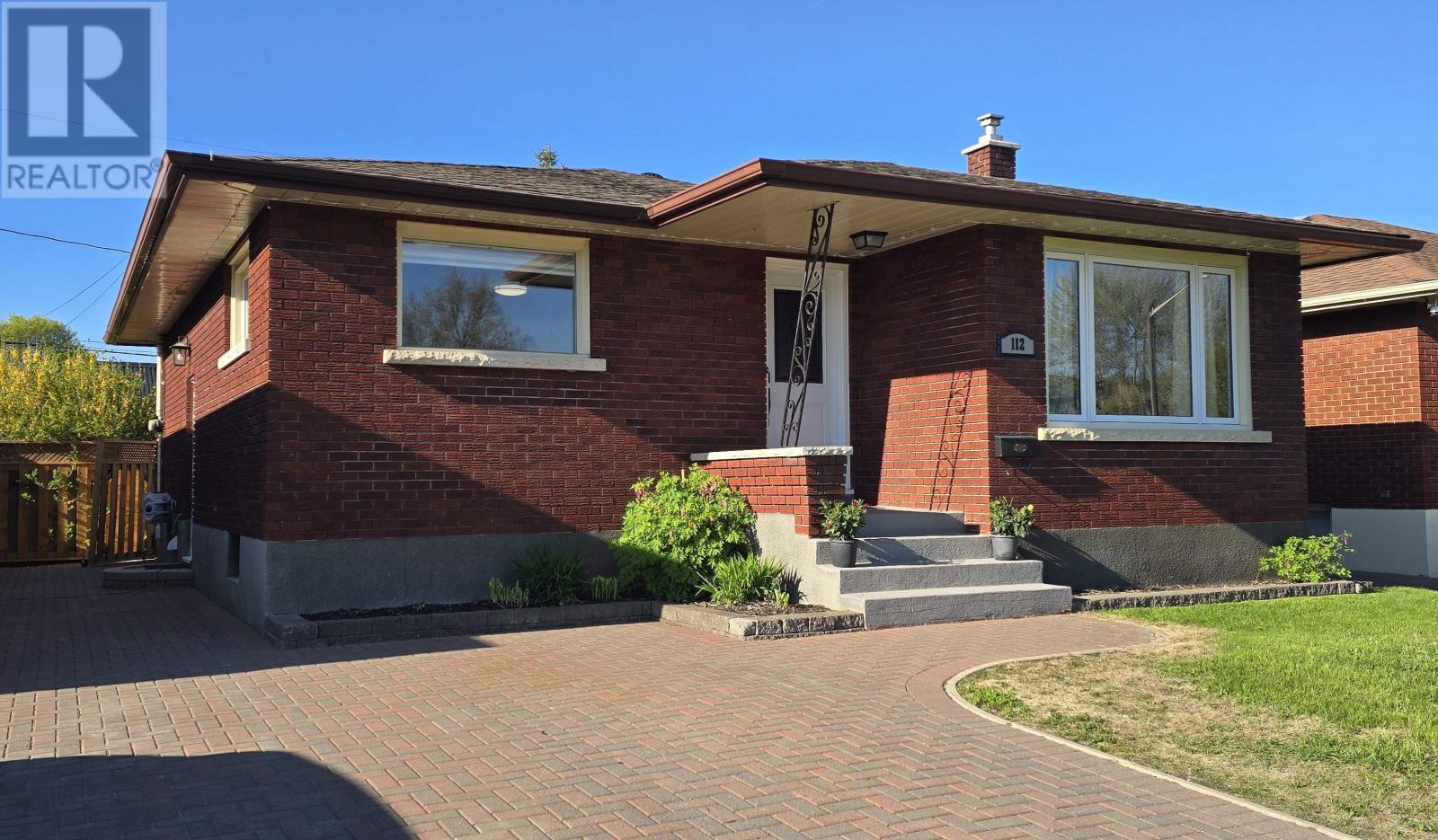 MLS® listing #29844287 for sale located at 112 Walsh St West