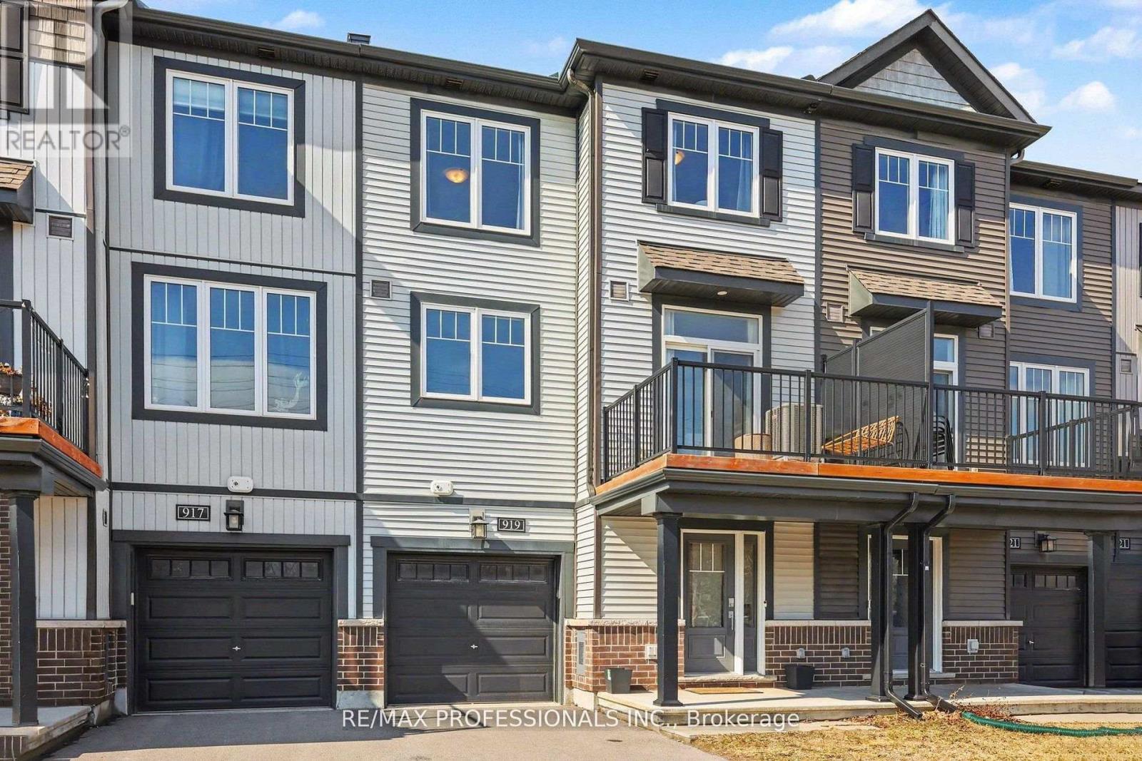 MLS® listing #29844687 for sale located at 919 LIXNAW COURT