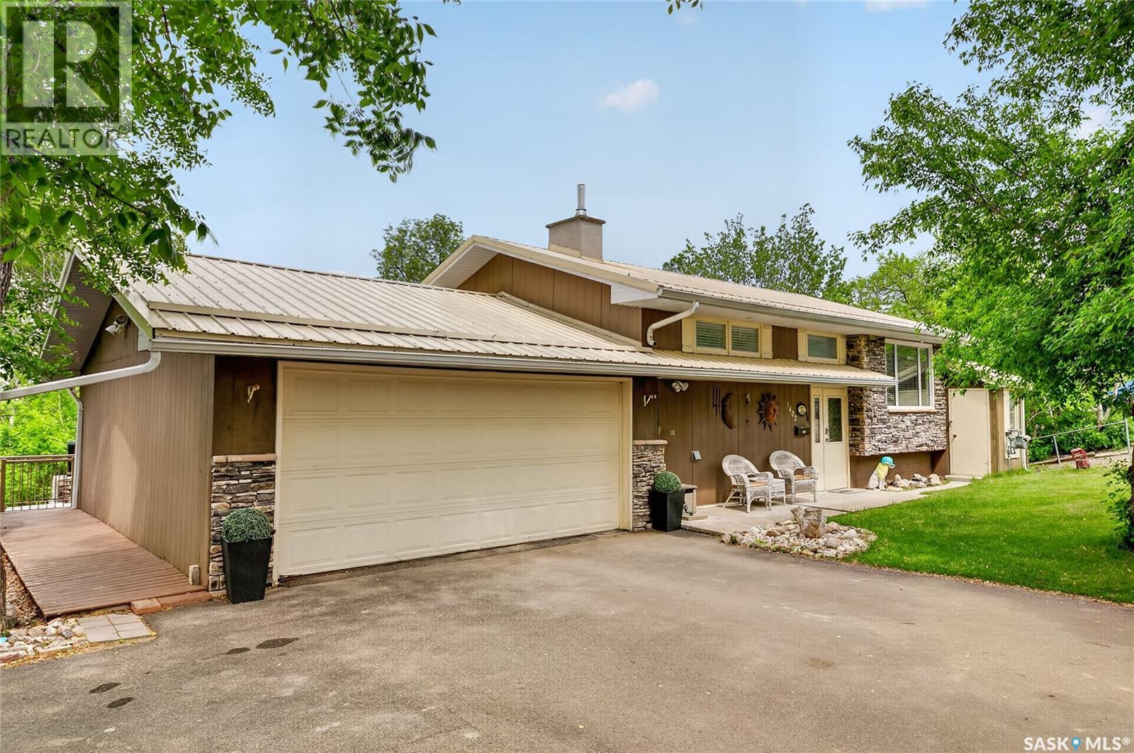 MLS® listing #29845082 for sale located at 1402 6th AVENUE