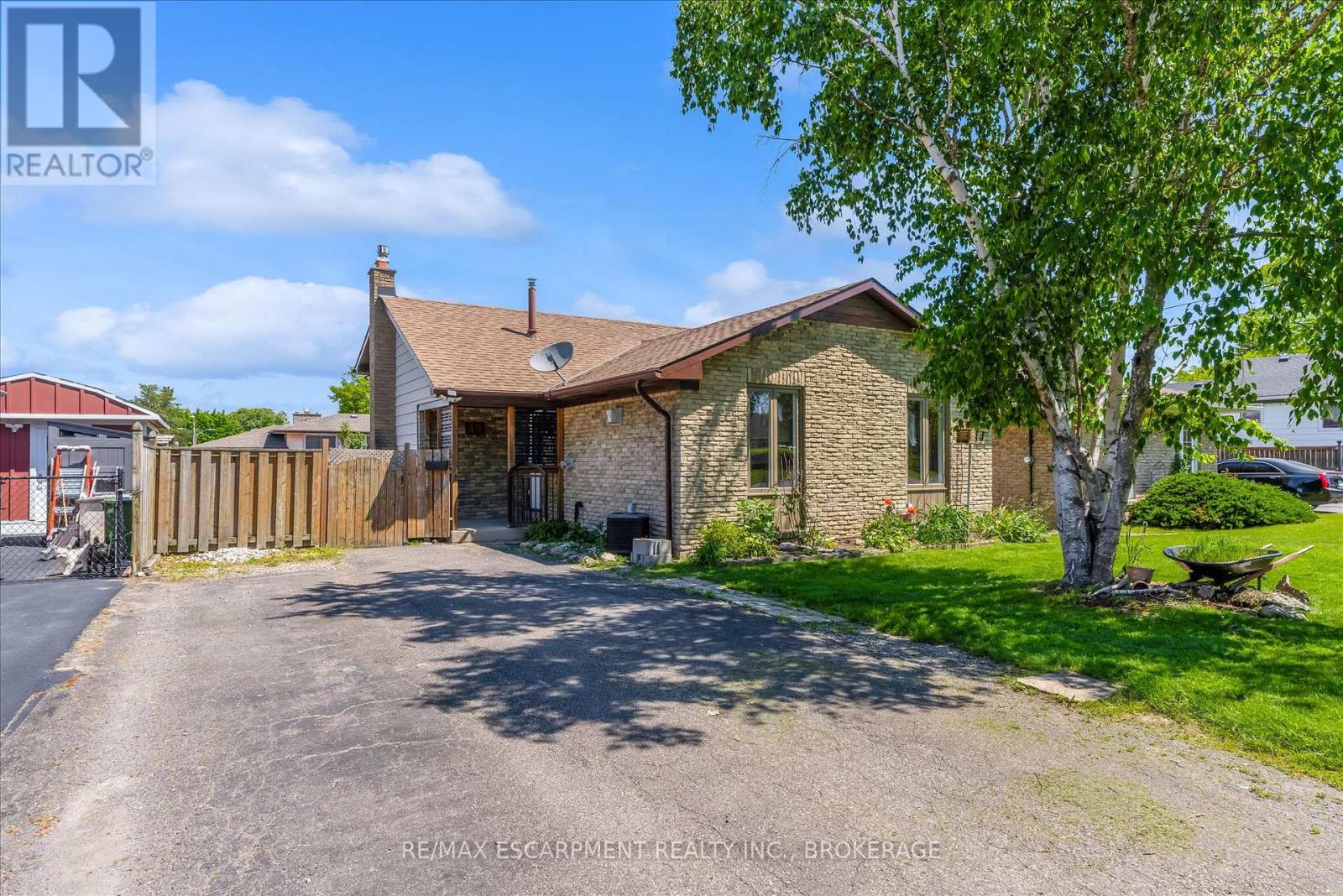 MLS® listing #29846142 for sale located at 49 GROVE AVENUE