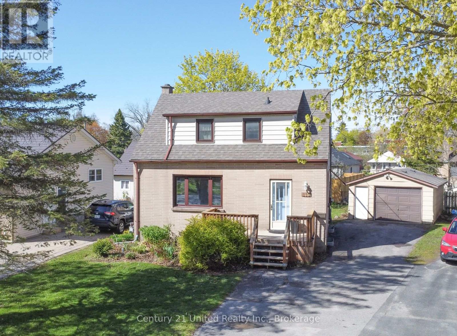 MLS® listing #29846192 for sale located at 819 ARGYLE STREET