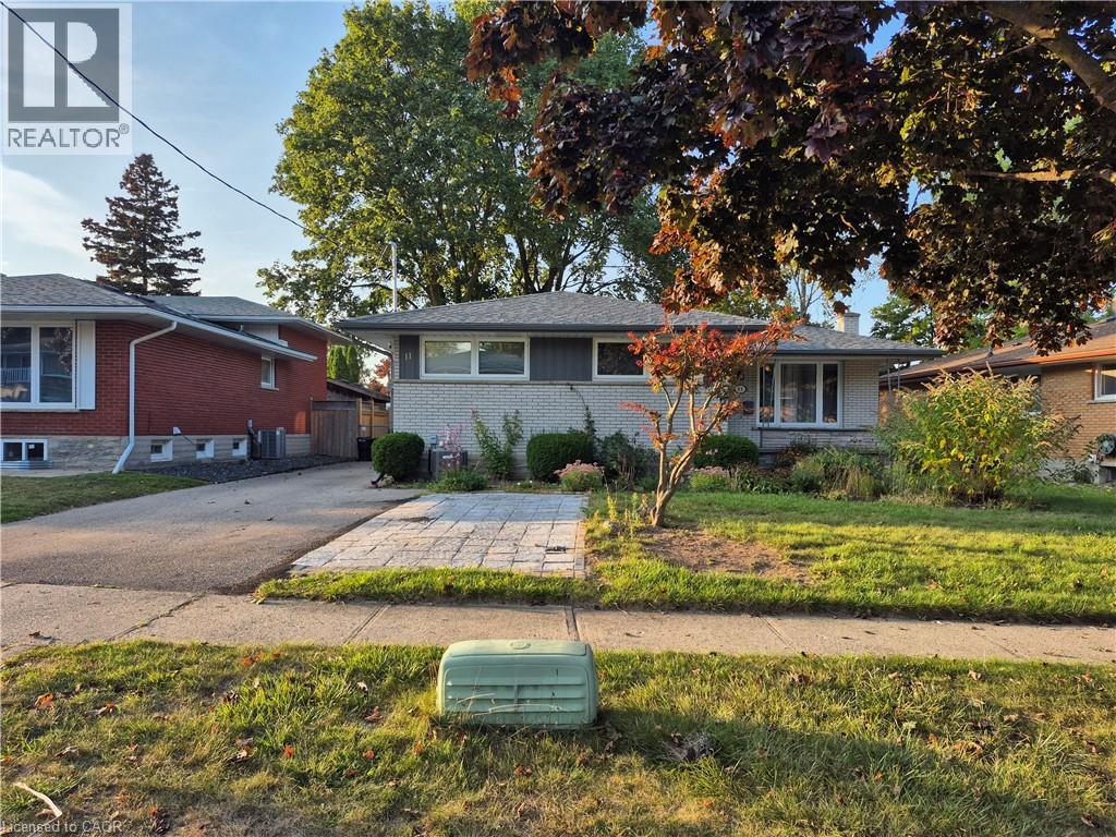 MLS® listing #29847267 for sale located at 11 DUNCAIRN Avenue