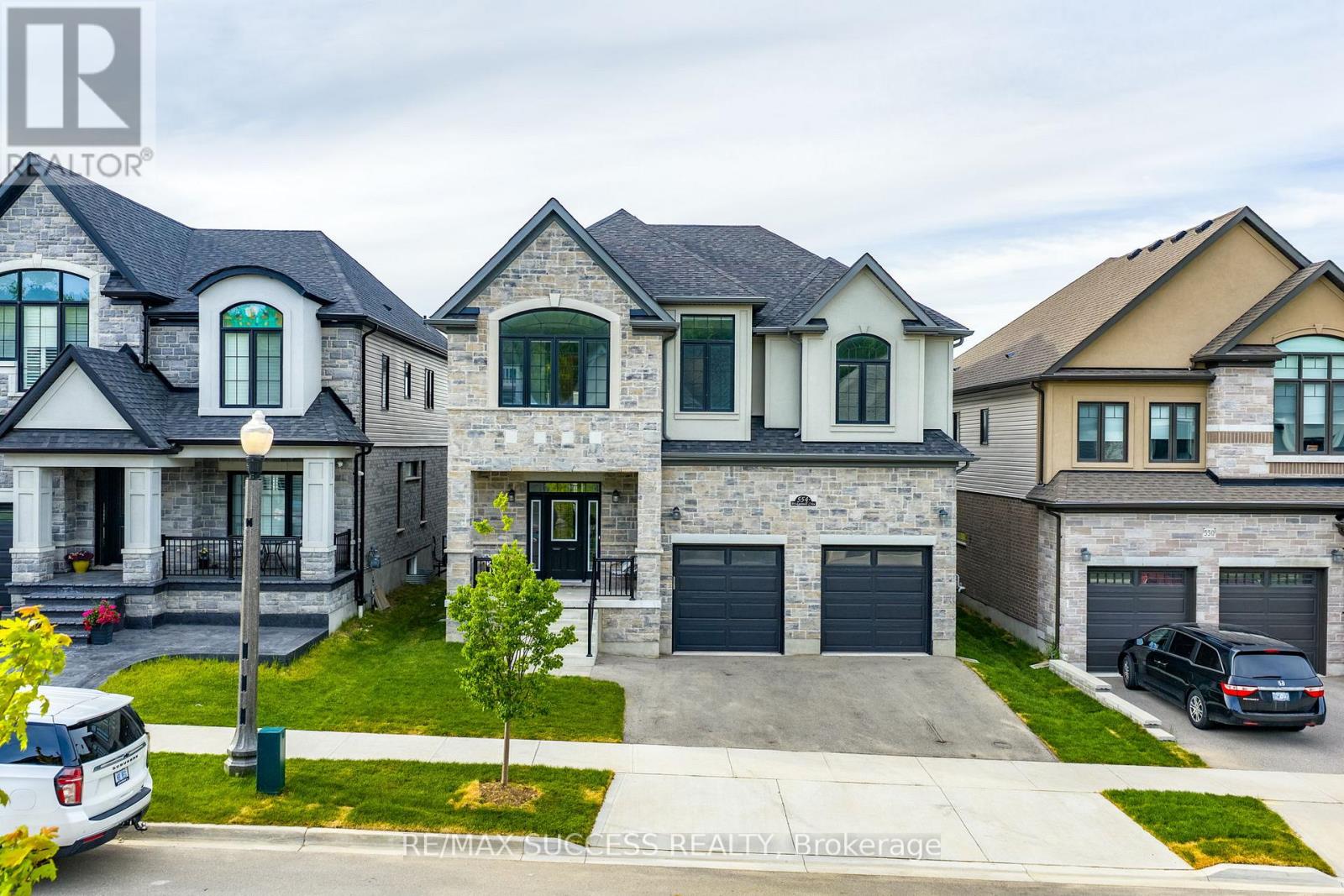 MLS® listing #29849876 for sale located at 554 BRIDGEMILL CRESCENT E