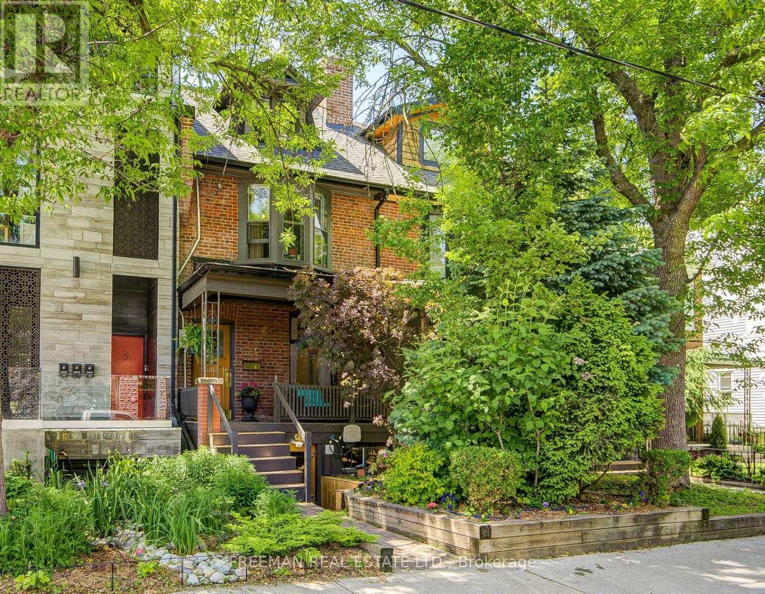 MLS® listing #29849928 for sale located at 224 LIPPINCOTT STREET