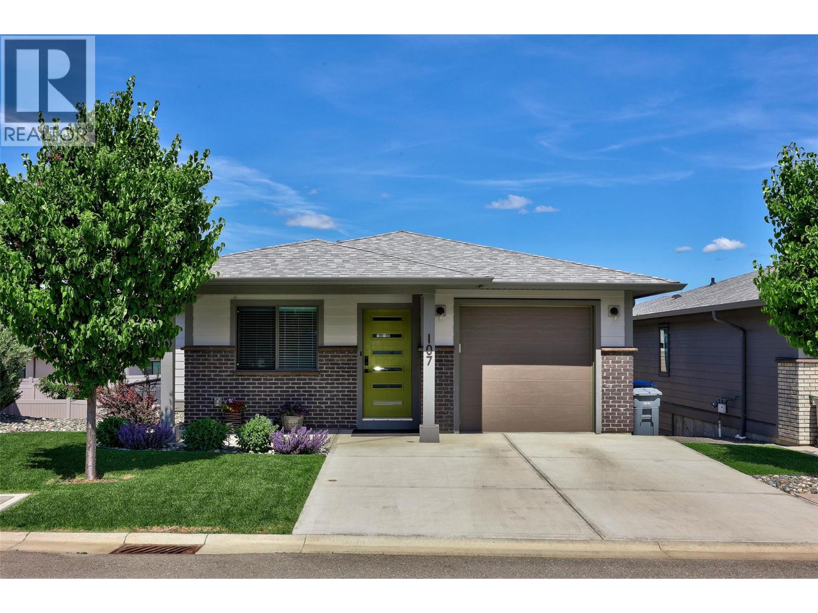 MLS® listing #29850537 for sale located at 1323 KINROSS Place Unit# 107