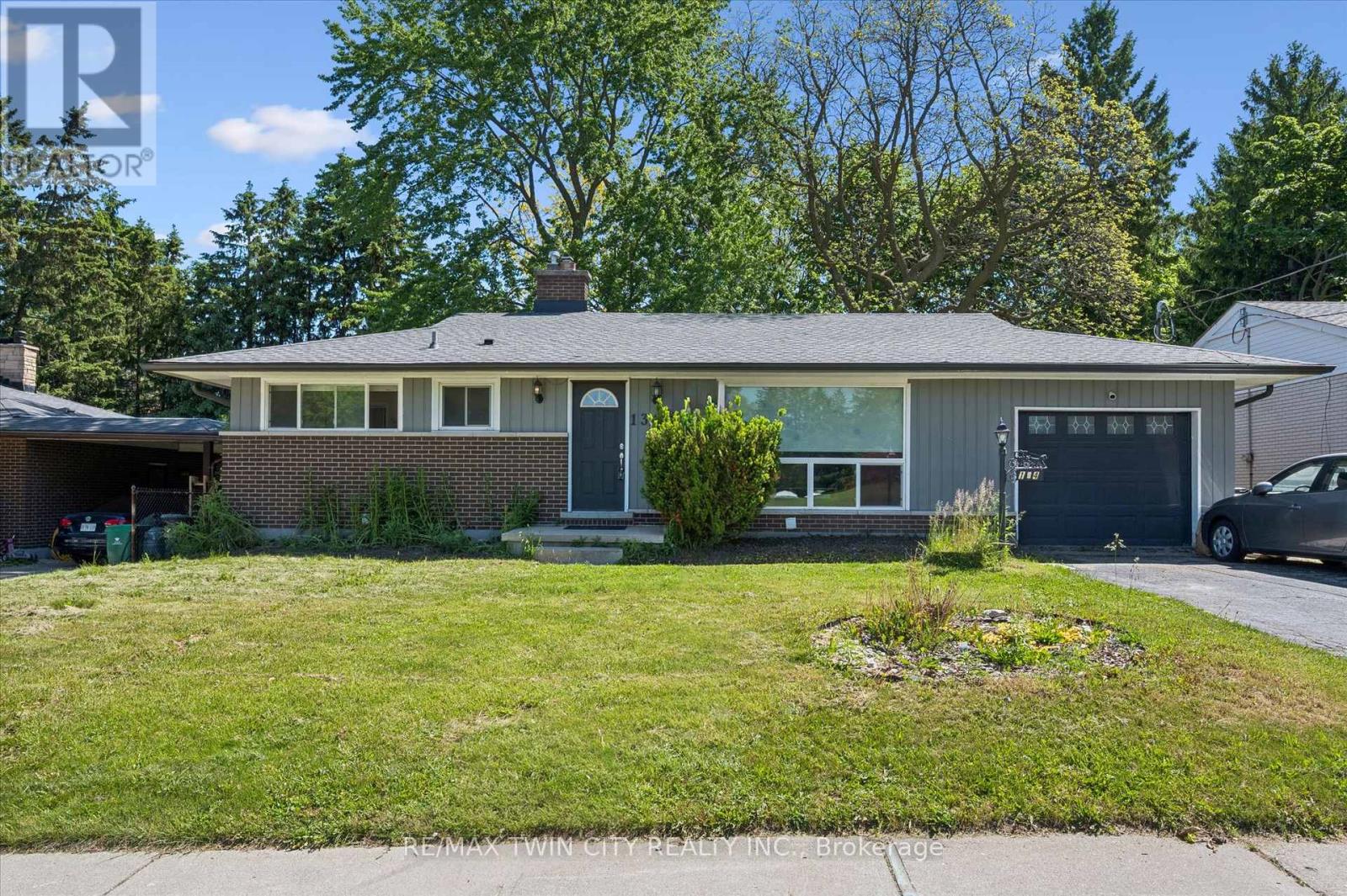 MLS® listing #29850995 for sale located at 134 WESTMOUNT ROAD E