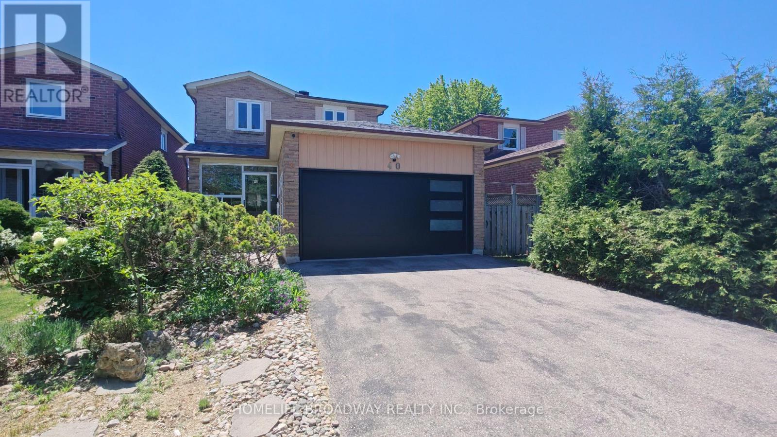 MLS® listing #29851499 for sale located at 40 BENDAMERE CRESCENT