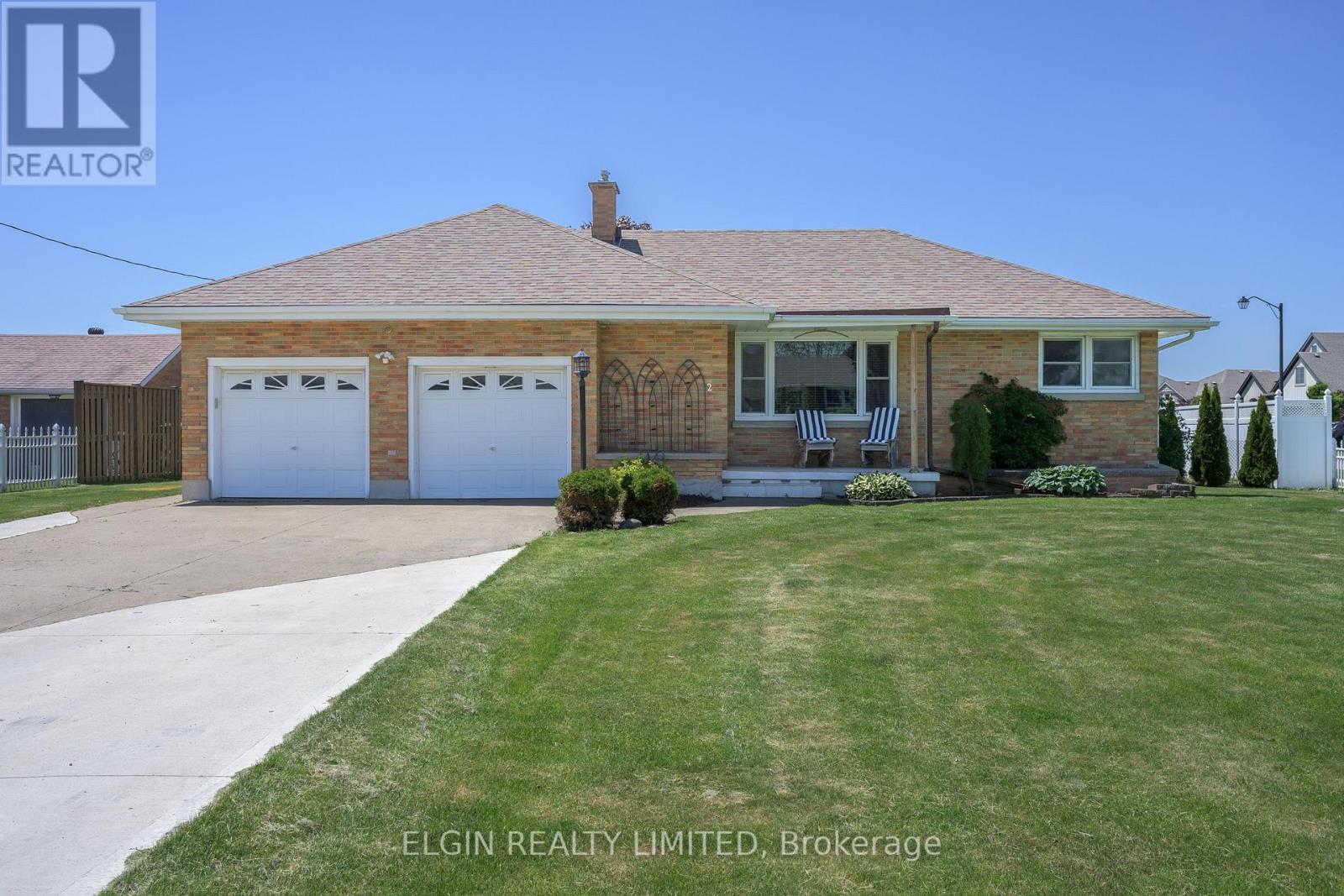 MLS® listing #29851742 for sale located at 2 LYNDALE AVENUE