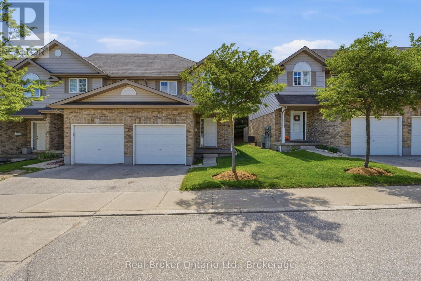 MLS® listing #29852872 for sale located at 19 - 10 FALLOWFIELD DRIVE