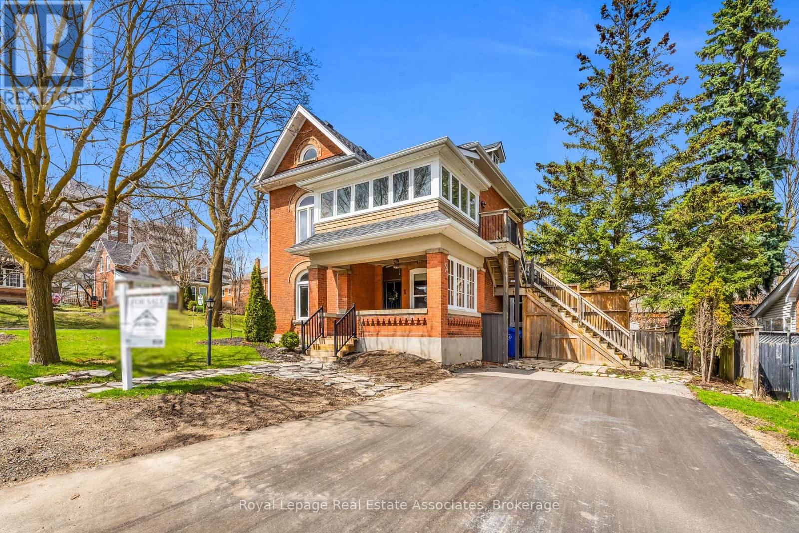 MLS® listing #29853370 for sale located at 1 THIRD AVENUE