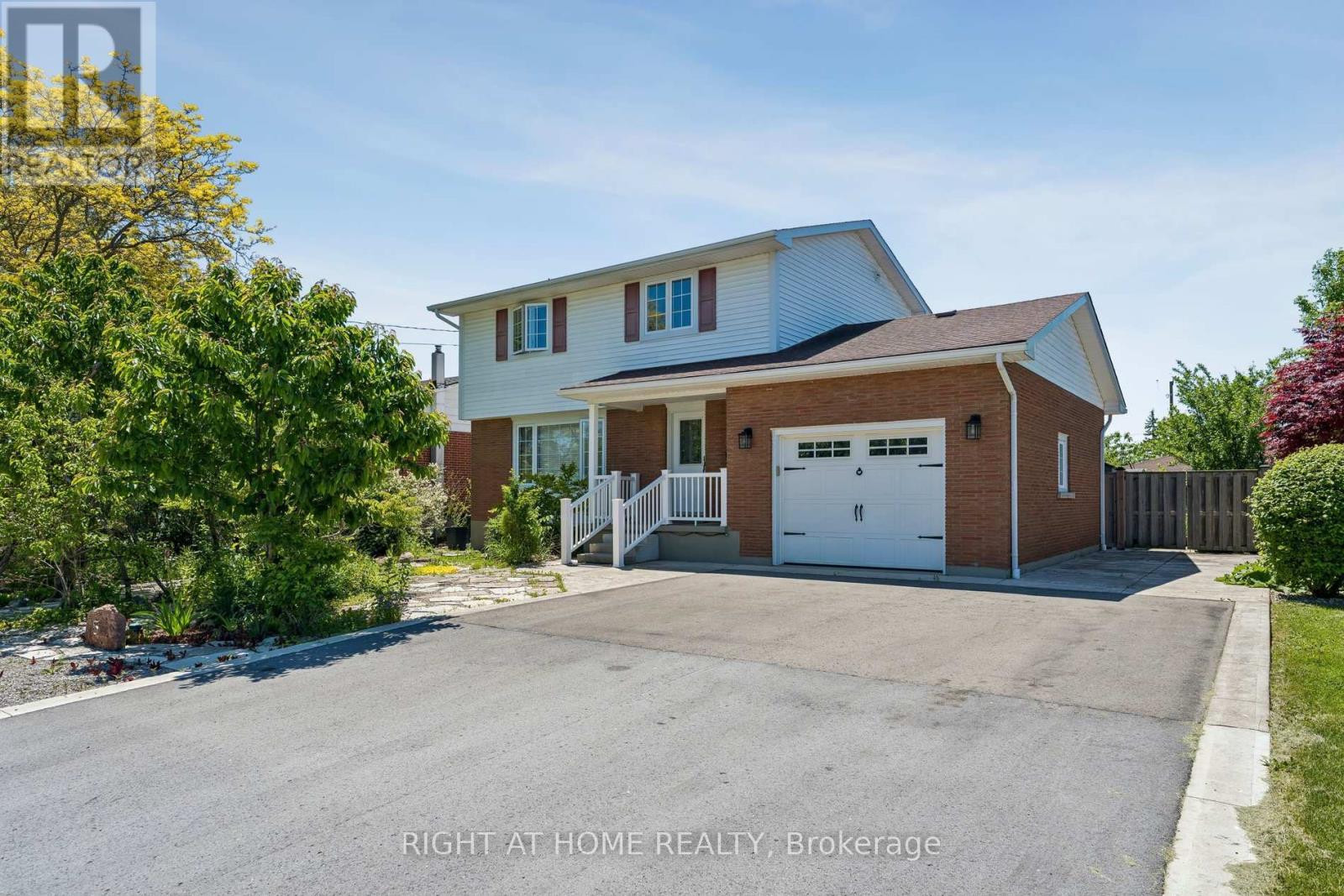MLS® listing #29853419 for sale located at 15 KING STREET