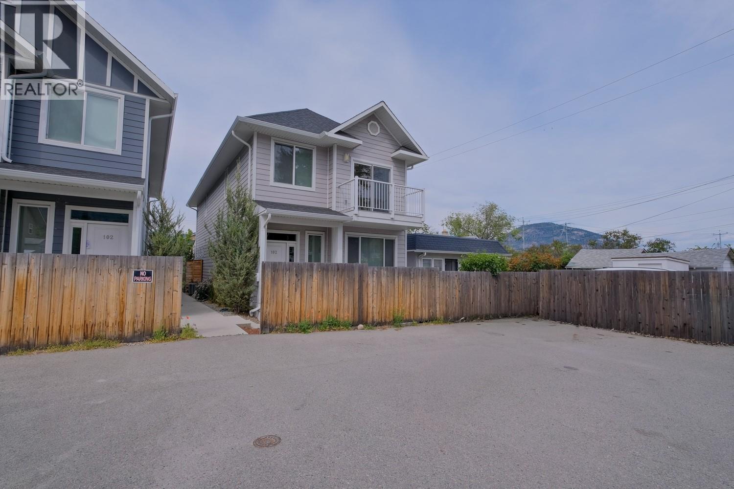 MLS® listing #29853539 for sale located at 424 BRAID Street Unit# 102