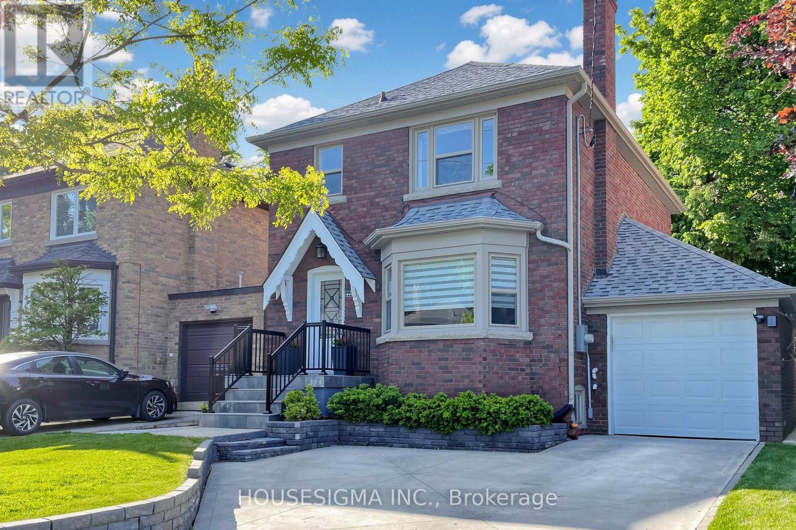 MLS® listing #29854018 for sale located at 448 BROADWAY AVENUE