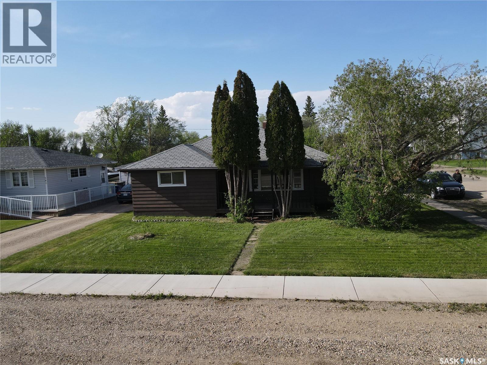 MLS® listing #29854493 for sale located at 300 3rd STREET S