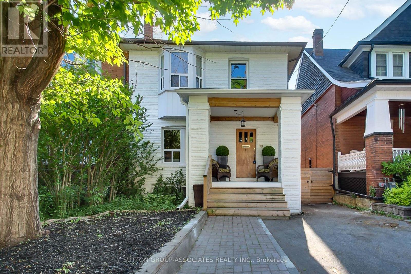 MLS® listing #29854819 for sale located at 38 WINONA DRIVE